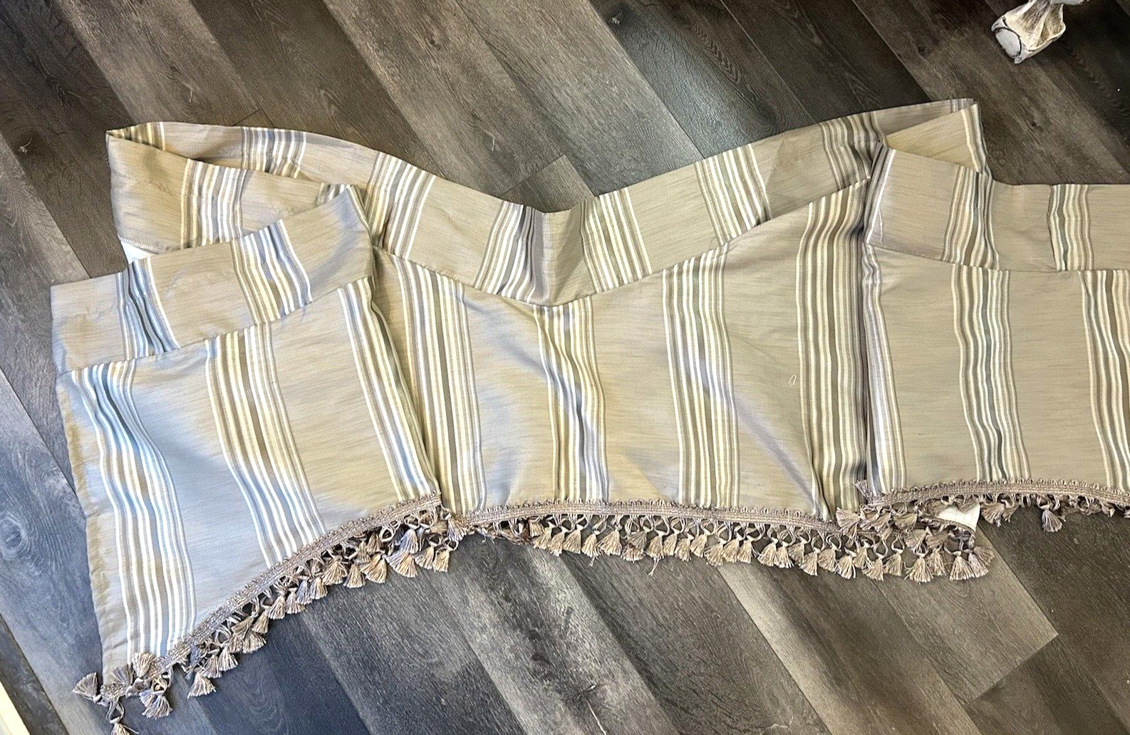Striped Waterfall Valance with Tassels Beige & Cream Stripes 110″ (*32)