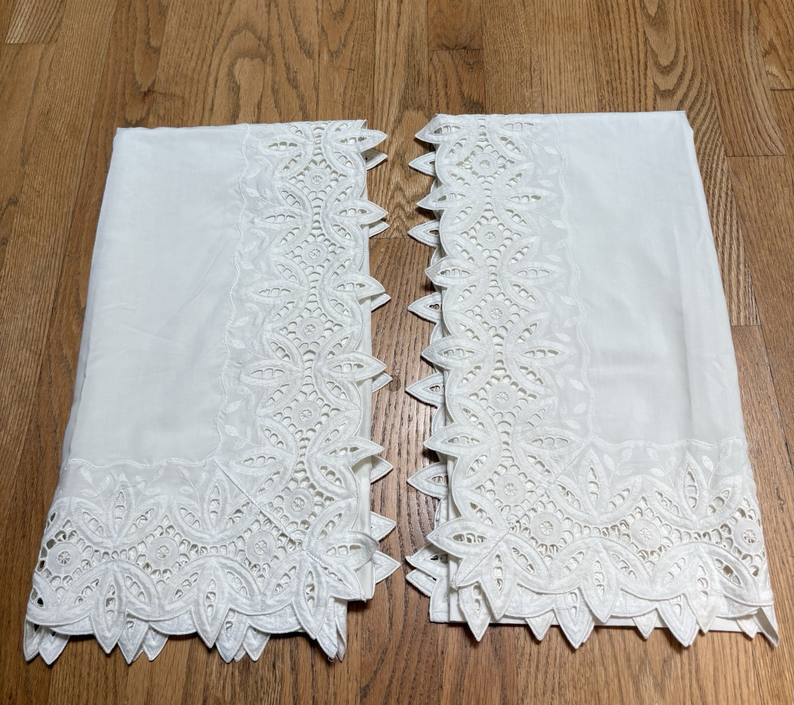 2 Vintage Filigree Eyelet Lace Edged Ivory Cafe Curtain Panels Cottage Country