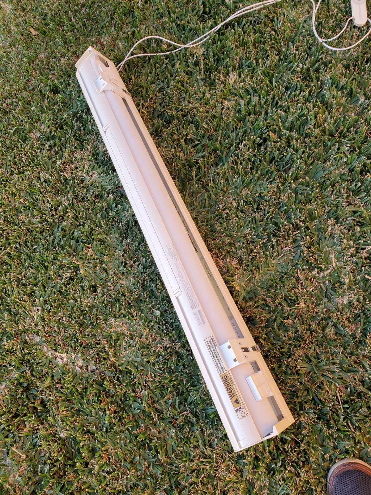 Hunter Douglas silhouette Window Shade 32 inches wide used – with rips