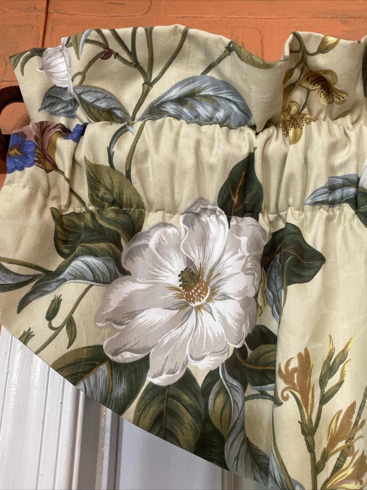 Waverly Williamsburg Magnolia Dogwood Valance Ascot w Tassel 52″ x 23″pair