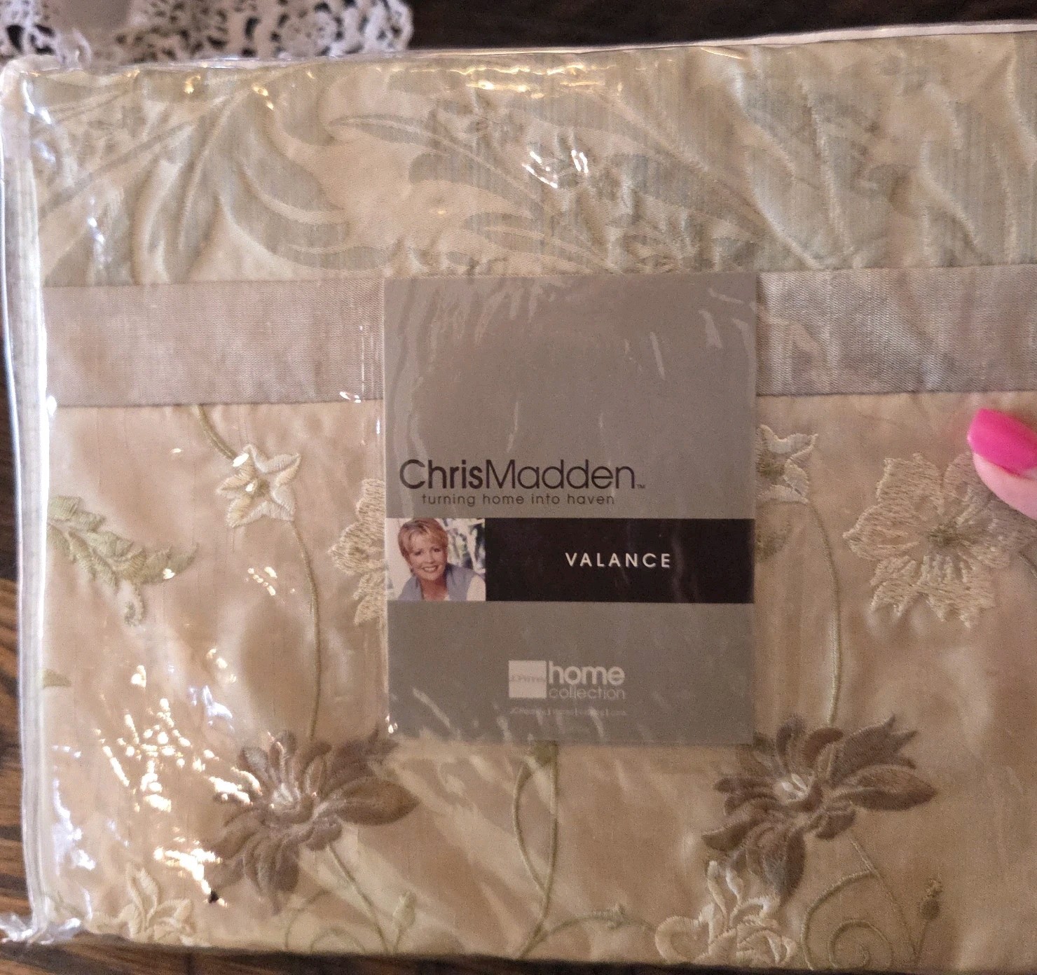 Chris Madden Beaufont 18″x90″ Beige Green Embroidered Valance
