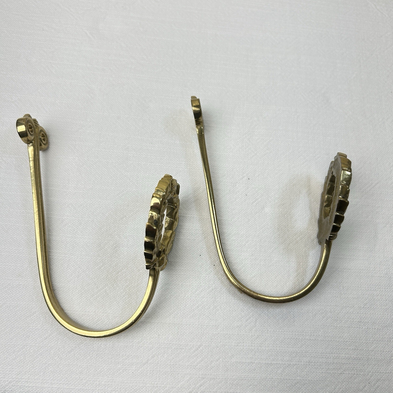 Vintage Gilded Brass Art Deco Laurel Wreath Set of 2 Curtain Tiebacks Holders