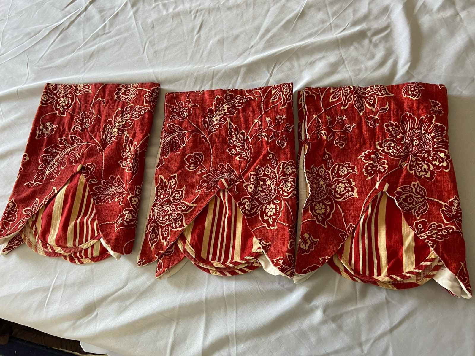 3 WAVERLY WILLIAMSBURG PEEK A BOO VALANCE RUBY RED FLORAL STRIPE 54X16 COTTON