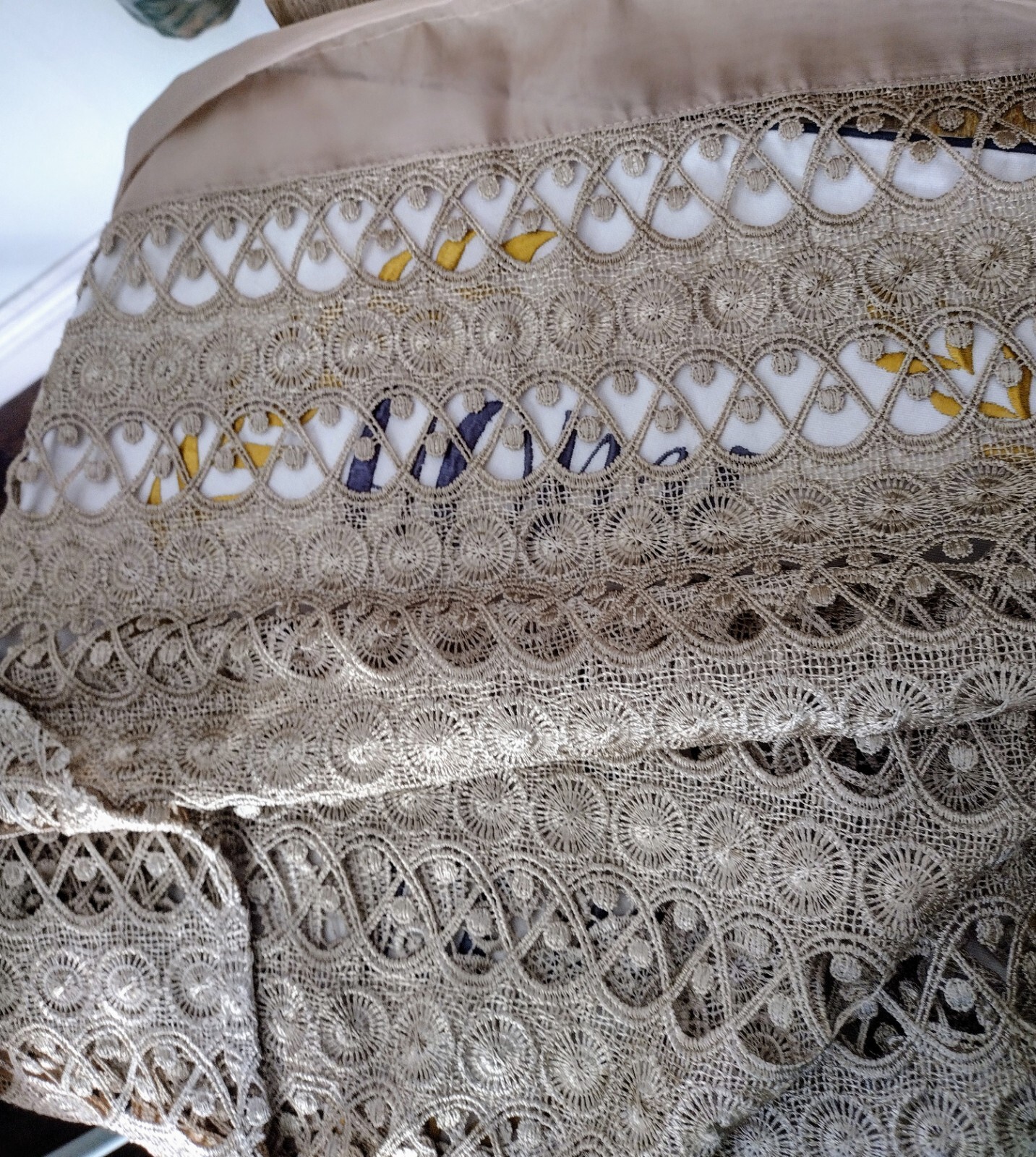 Fancy Lace Curtain, Tan Open Weave, Single Panel, 30″ W X 39″ L, Standard Top