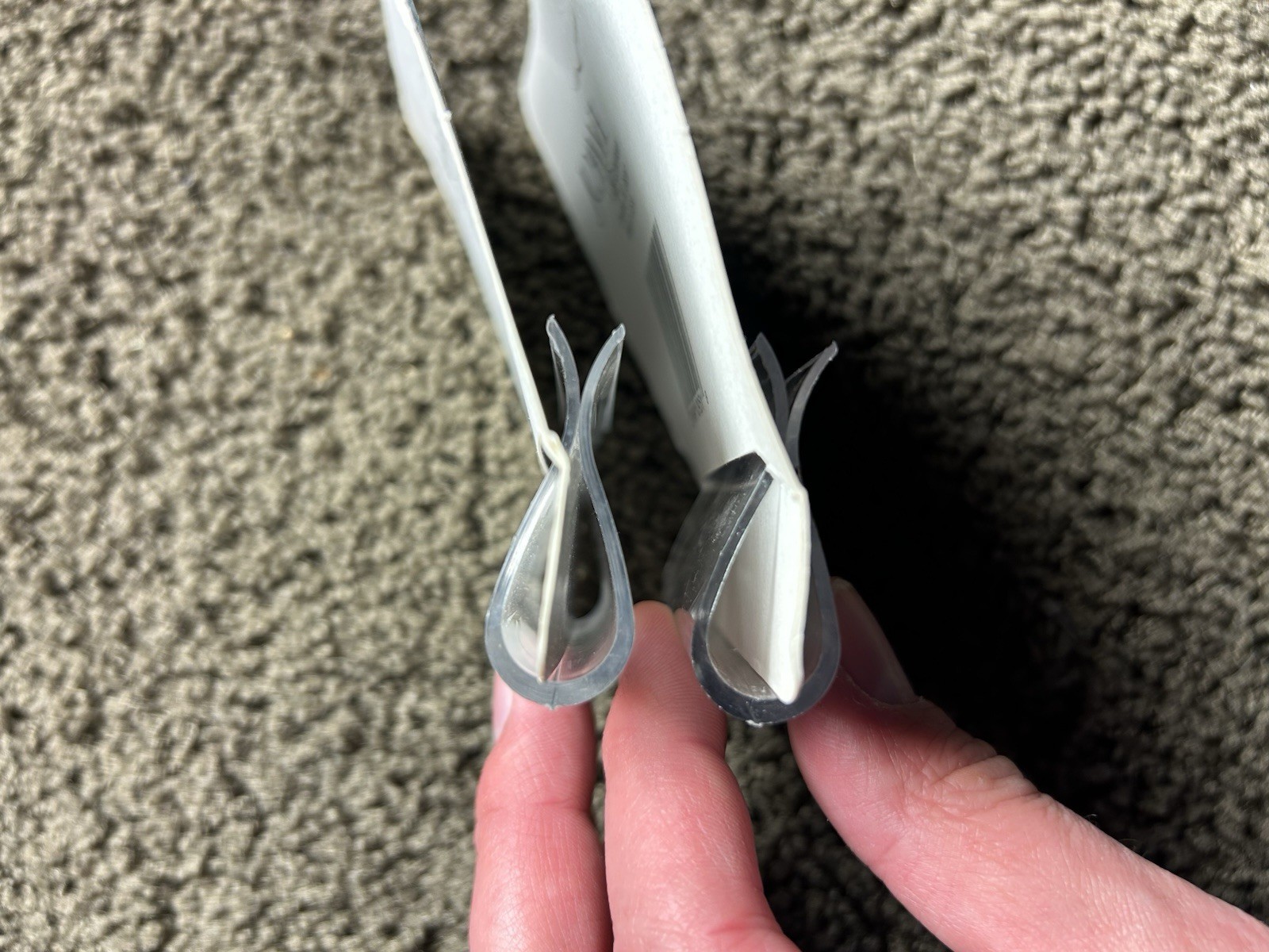 2 PCS Window Shade Grip Pulls for Roller Shades Plastic Roller Hem Pull Down New