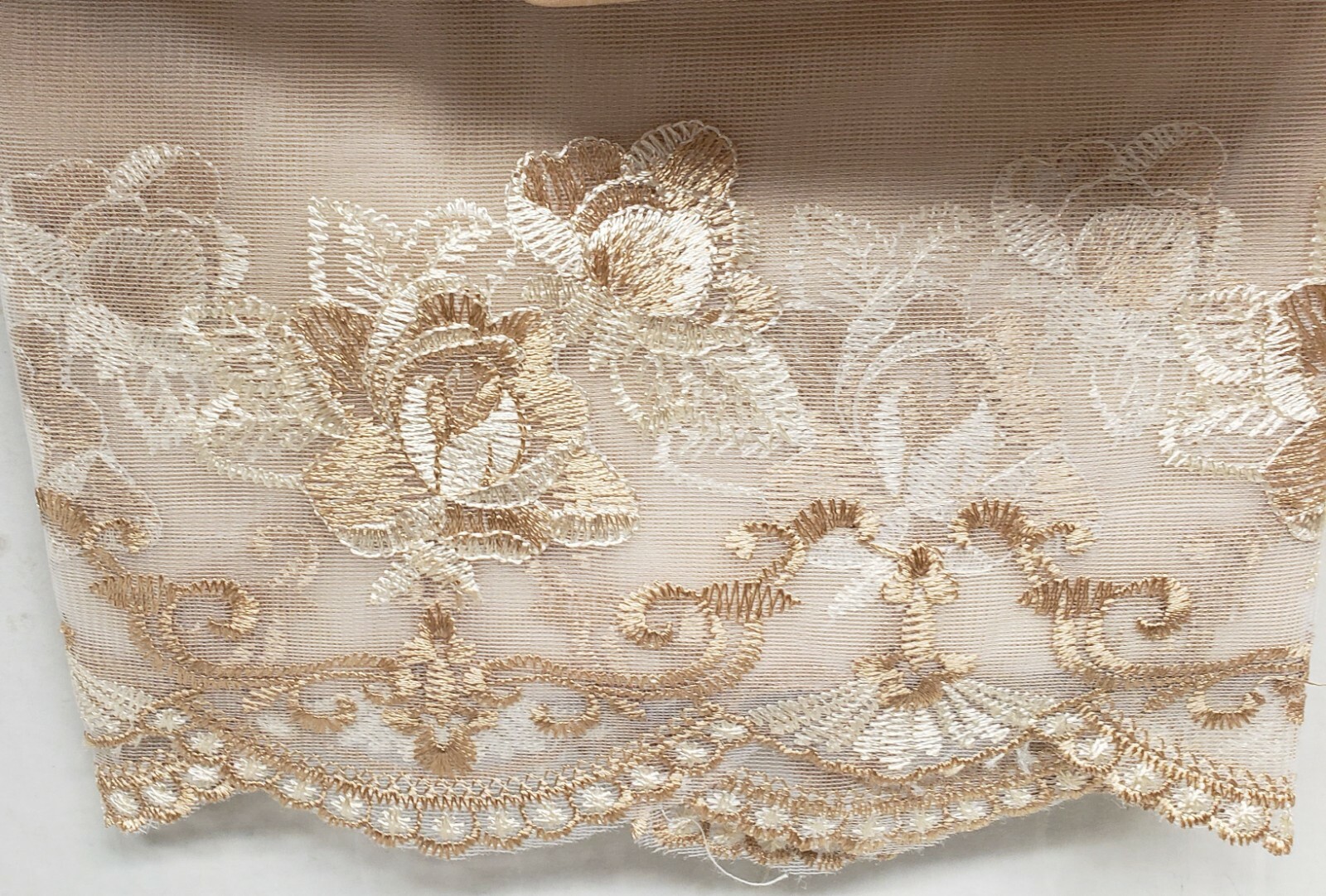 3pc. Embroidered Curtains Set: 2 Tiers & Swag (60″x36″)BEIGE NICOLETT FLOWERS,RT