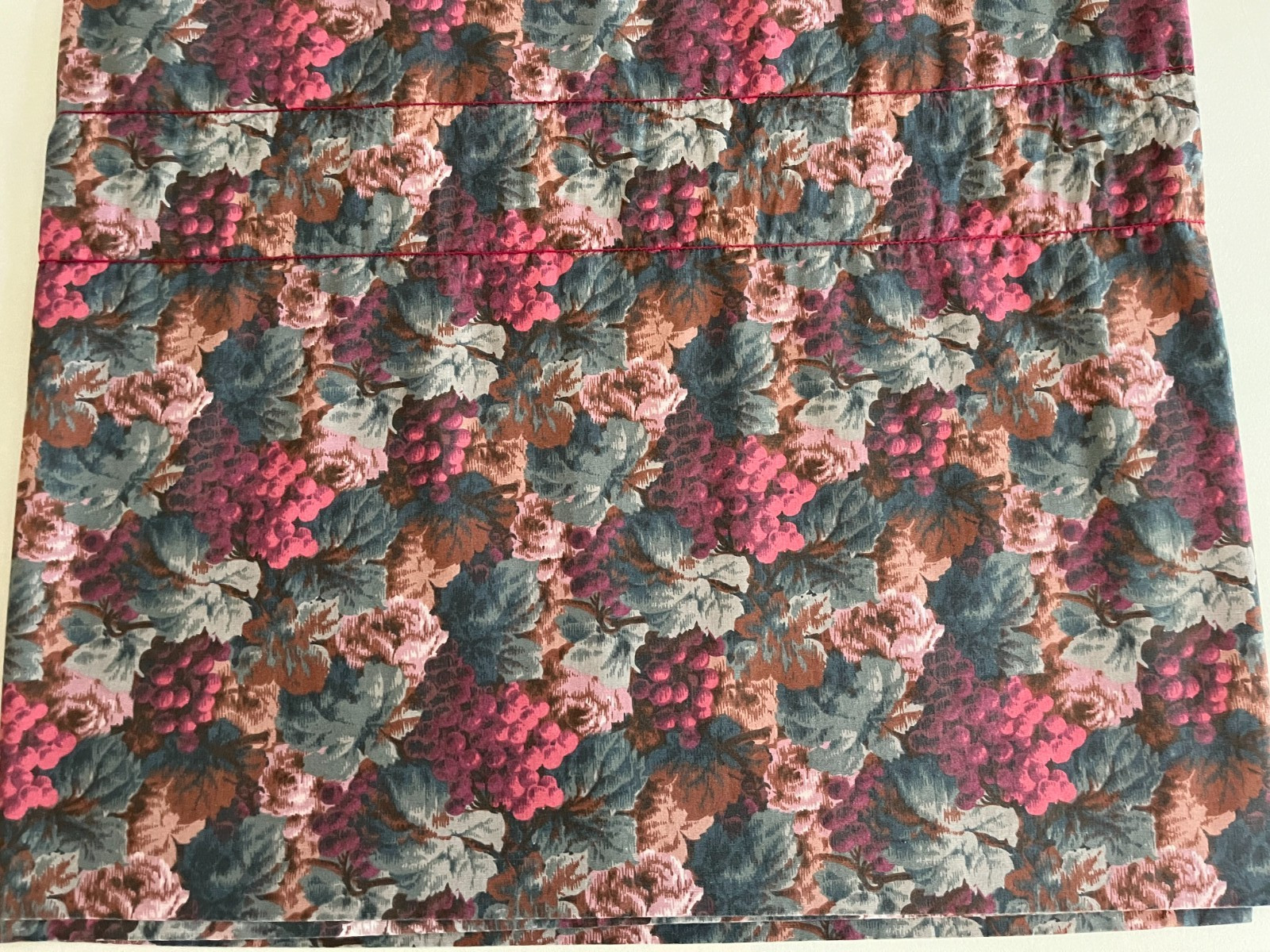 Croscill Valance Teal/Burgundy Pattern 88″ X 18″ EUC