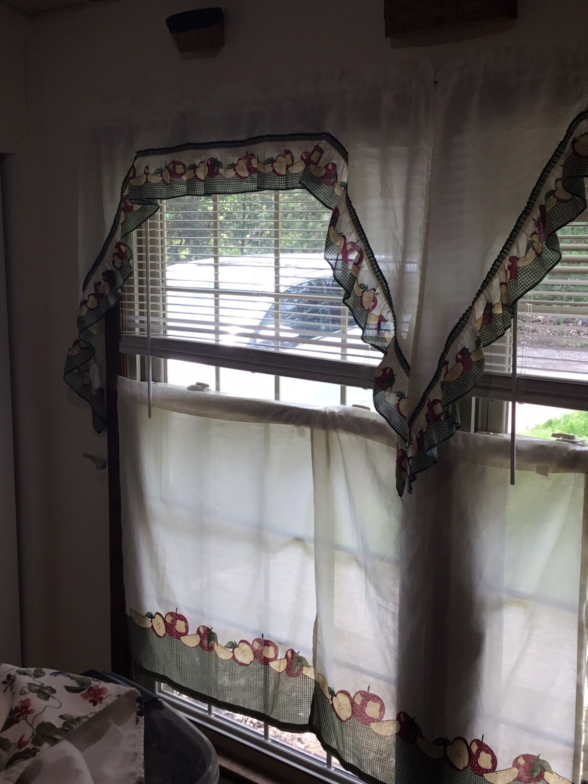 6 Piece Set Apple Curtains – 2 Valance 55×36, 4 Tier 29×36