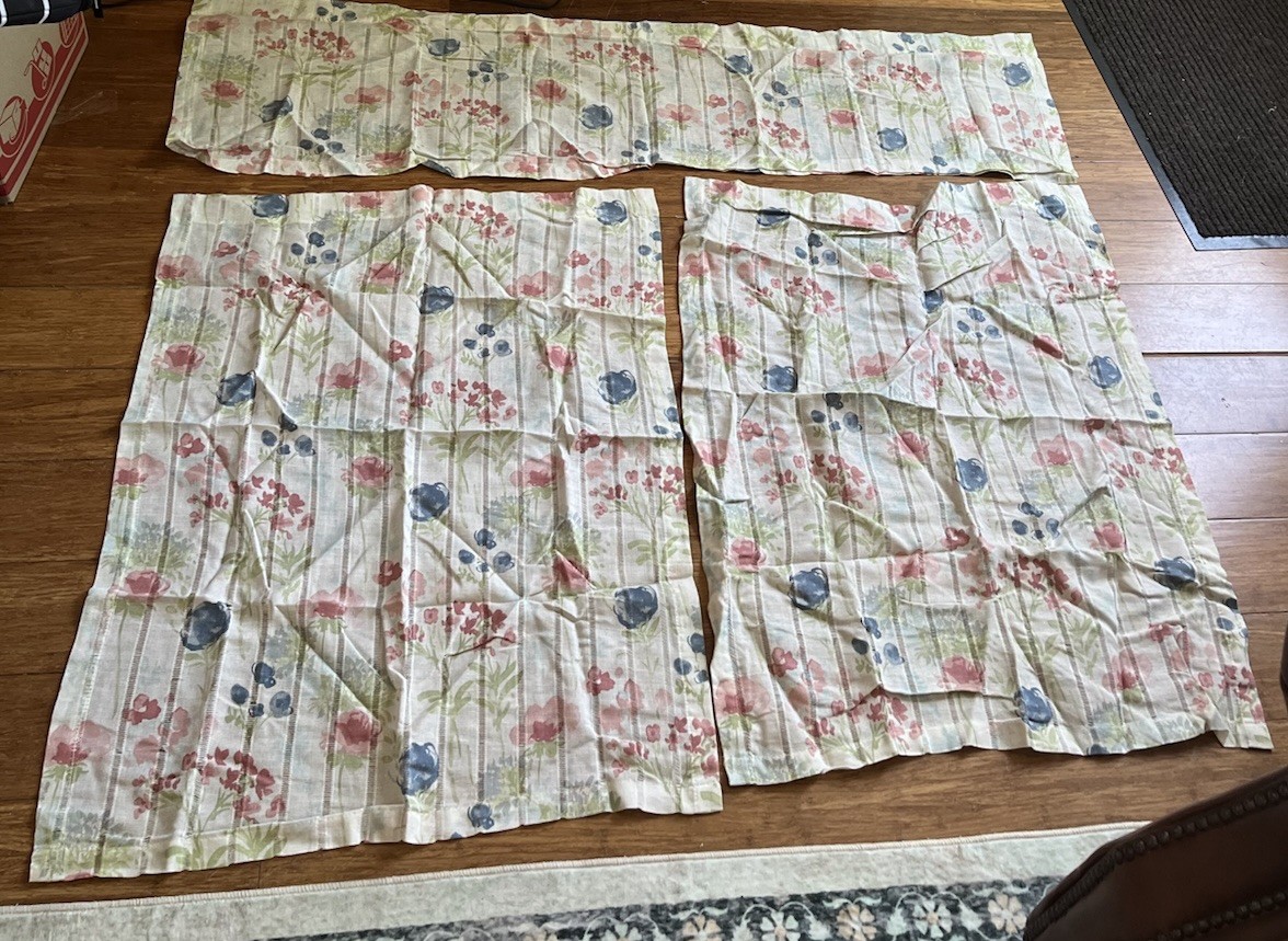 Tranquil Floral Valance & Tier Set, Coral Blue Green, Better Homes & Garden Used