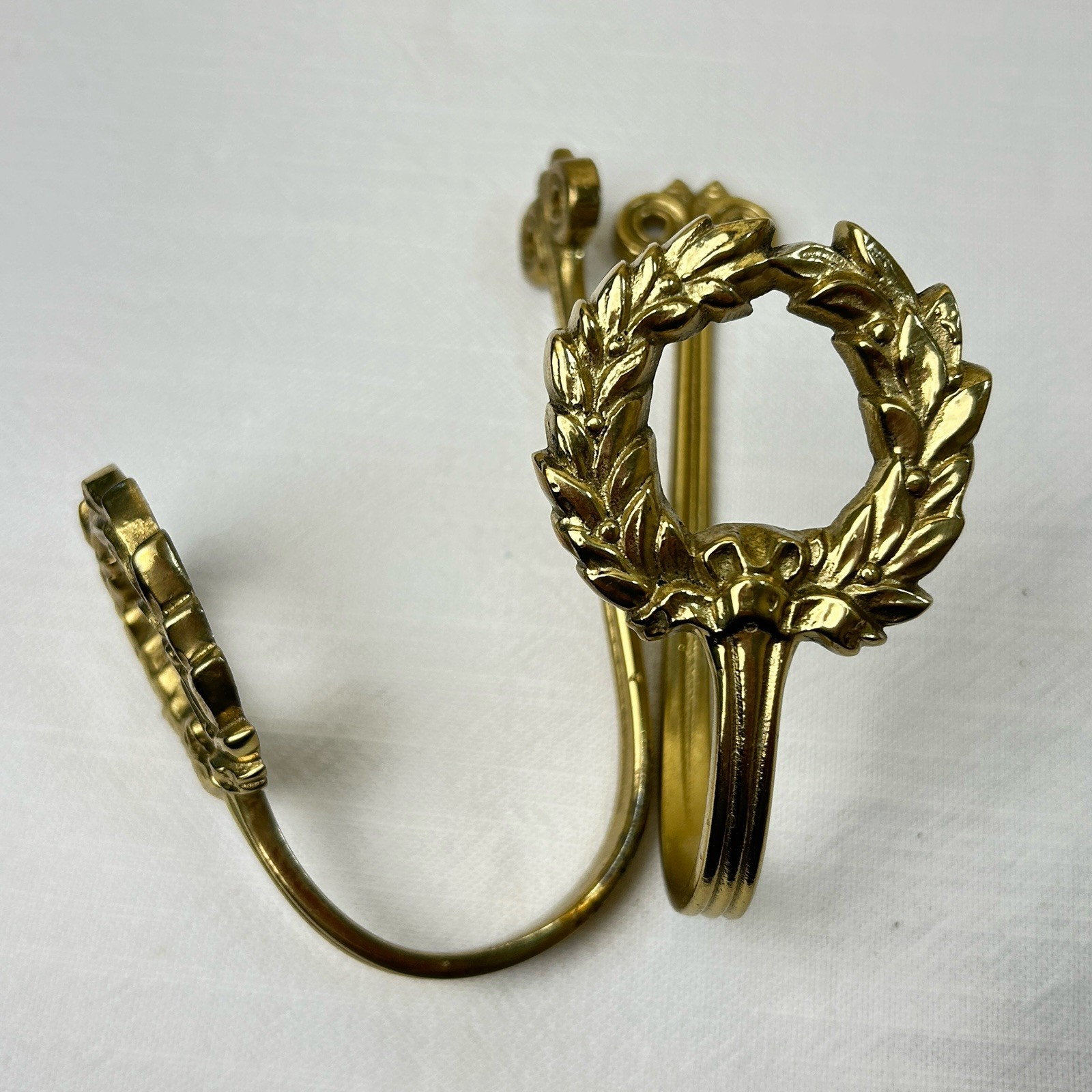 Vintage Gilded Brass Art Deco Laurel Wreath Set of 2 Curtain Tiebacks Holders