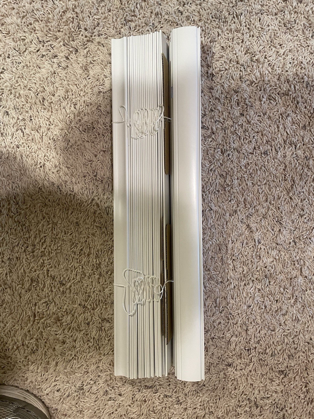 Nien Made Cordless Faux Wood Blinds White ~20.5” Wide Open Box