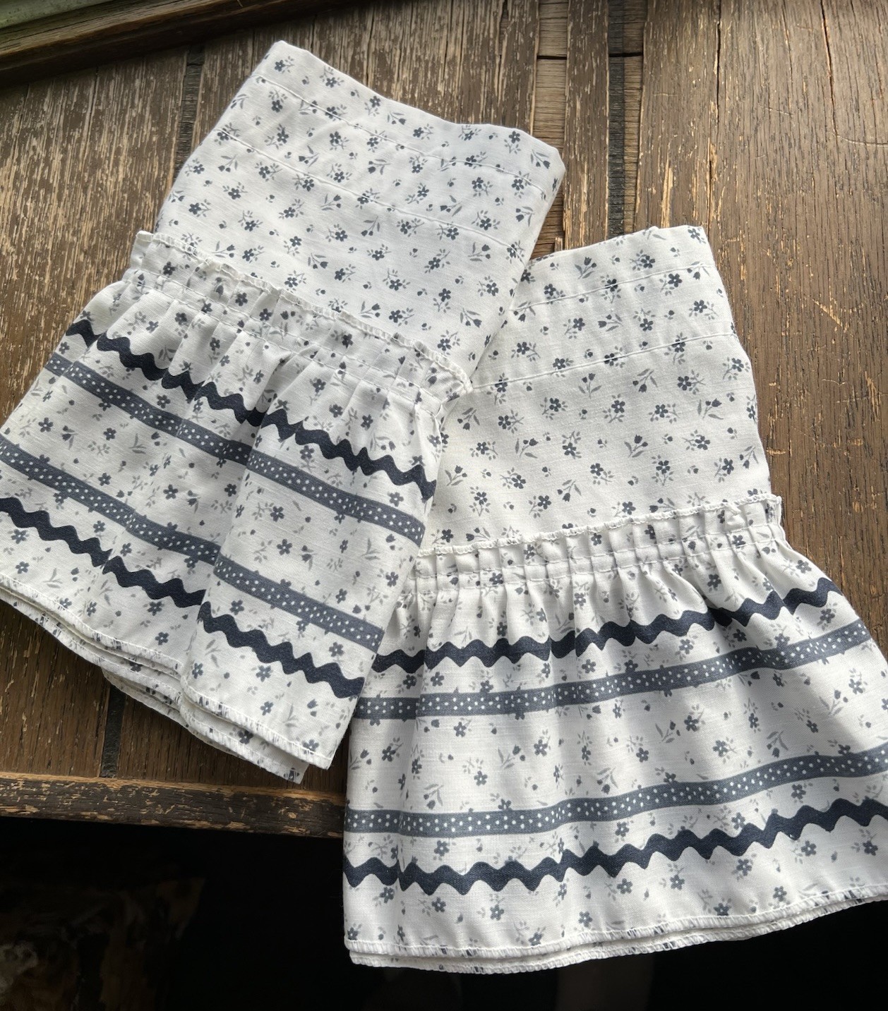 2 Curtain Valances White & Blue Flowers Ruffled Small Rod Pocket 48×10.5/each