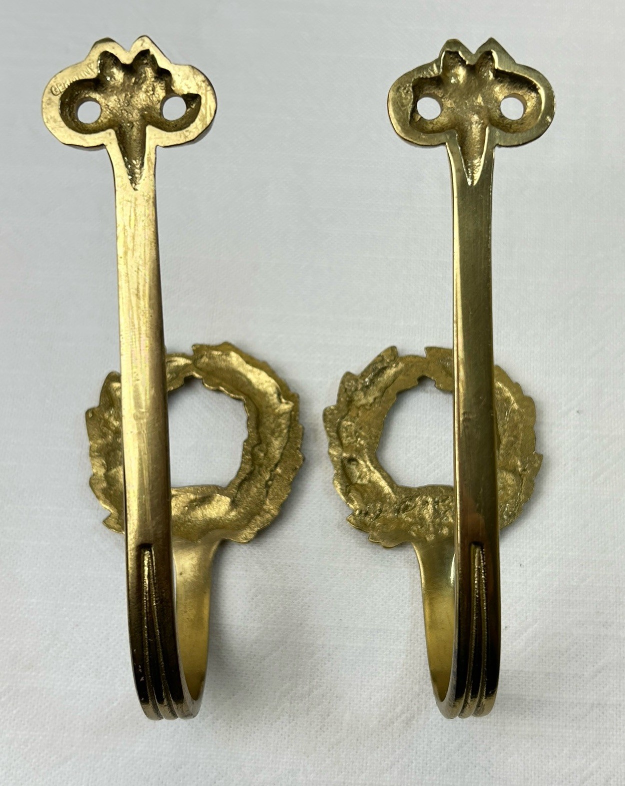Vintage Gilded Brass Art Deco Laurel Wreath Set of 2 Curtain Tiebacks Holders