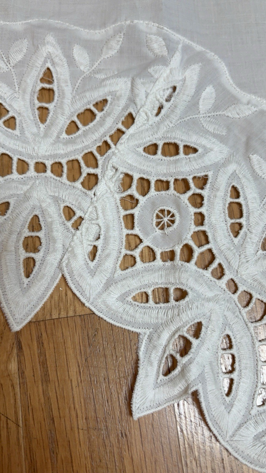 2 Vintage Filigree Eyelet Lace Edged Ivory Cafe Curtain Valences Cottage Country