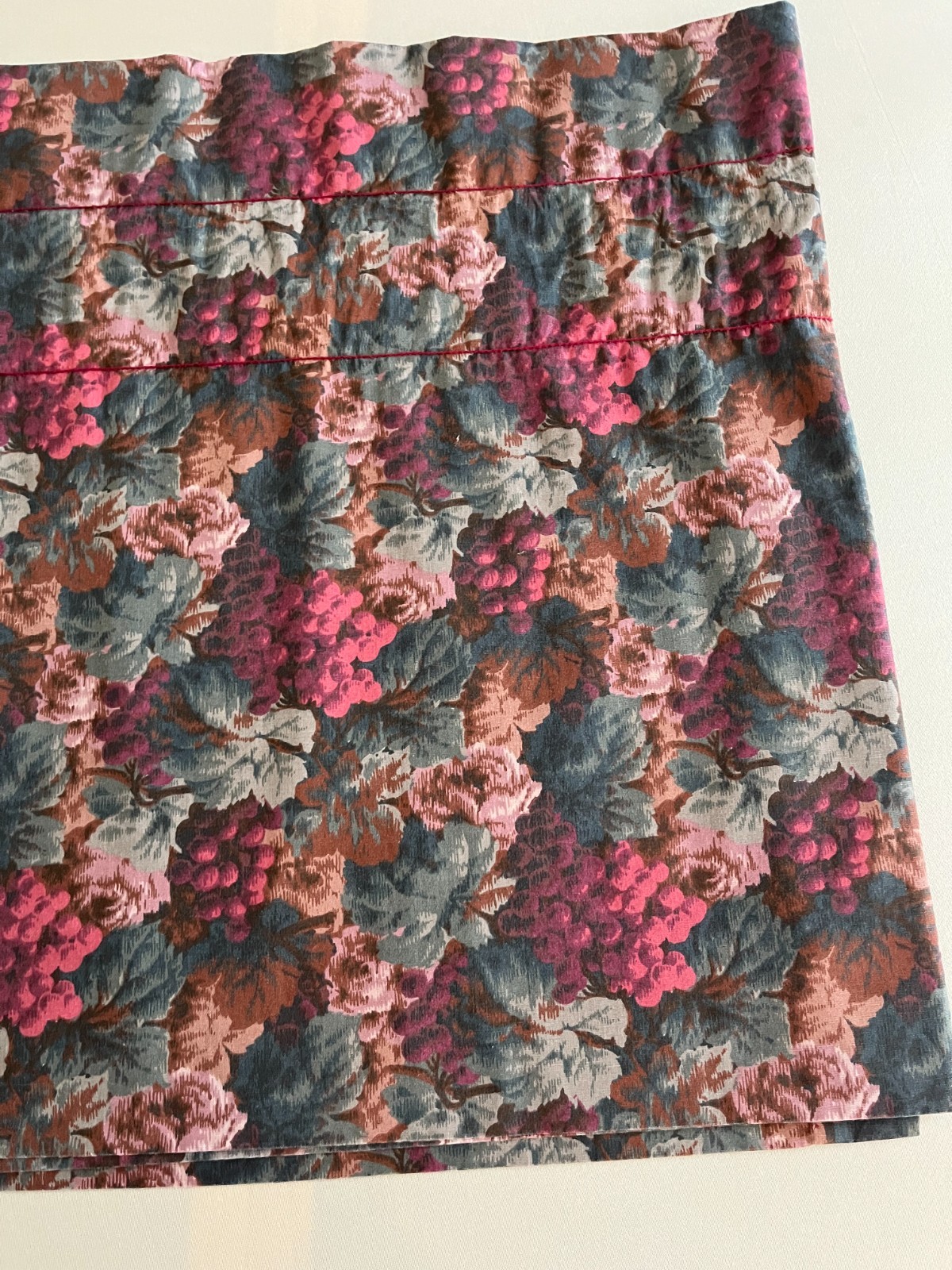 Croscill Valance Teal/Burgundy Pattern 88″ X 18″ EUC