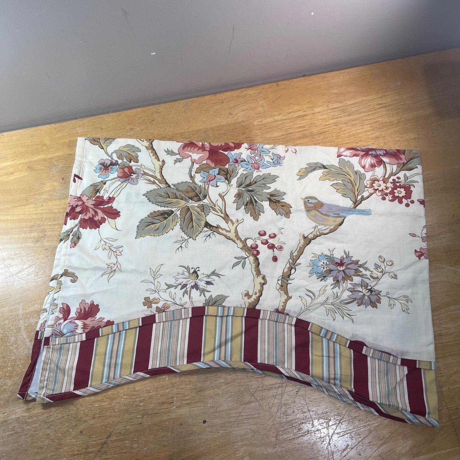 Waverly Scalloped Valance 48×18 Vtg Style Floral Bird Striped Trim Cream Red