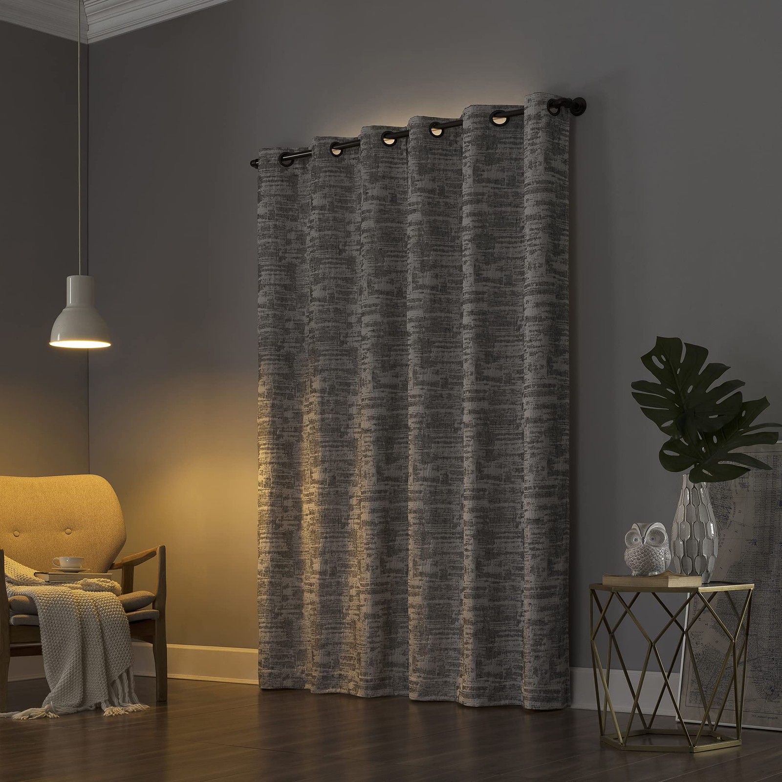Sun Zero Parrish Distressed Grid Thermal 40″W x 96″L (Pack of 1), Grey