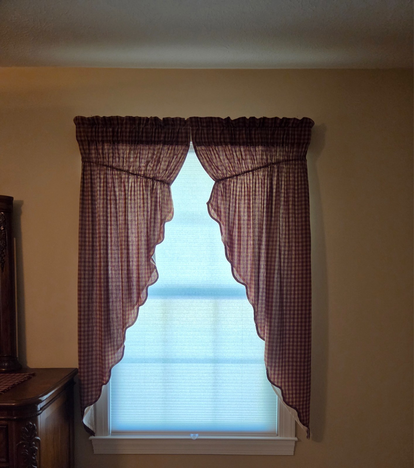 Sturbridge Prairie Gathered Curtains. Red and tan lined.