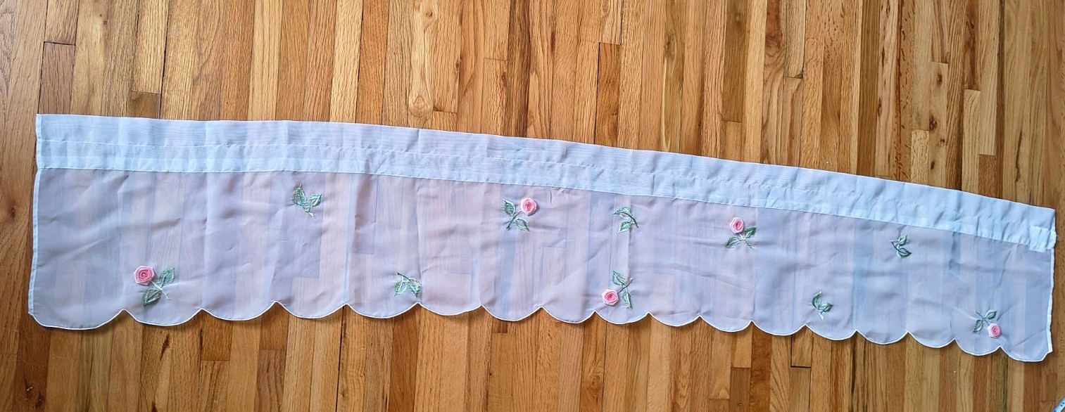 Vtg Peek-A-Bloom Sheer Organza Scarf Valance Embroidered Pink Roses Scalloped