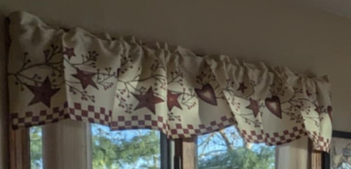 Country Heart Valance, Stars/Hearts/Berries, Beige Background 70”x14” Panel New