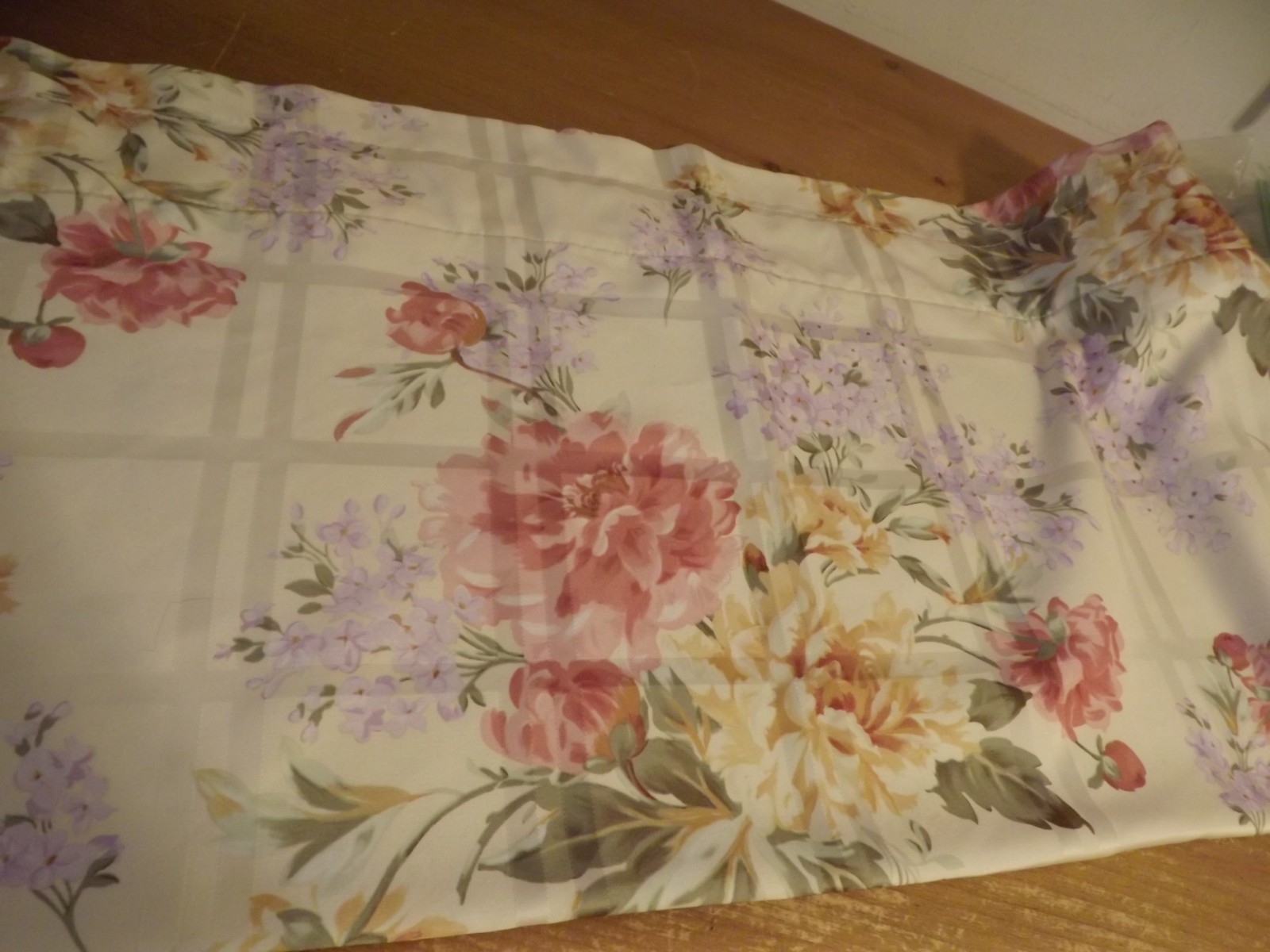 FLORAL blouson VALANCE pink cabbage roses ON BUTTERCREAM BACKGROUND 60Wx16