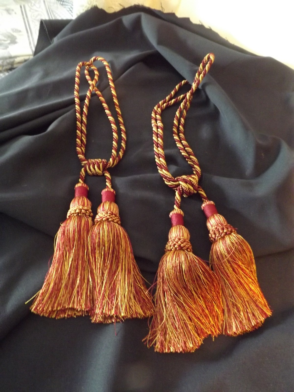 pr tie backs TWISTED ROPE & TASSEL DRAPERY 25″ SPAN (20″ long) BURGANDY & GOLD