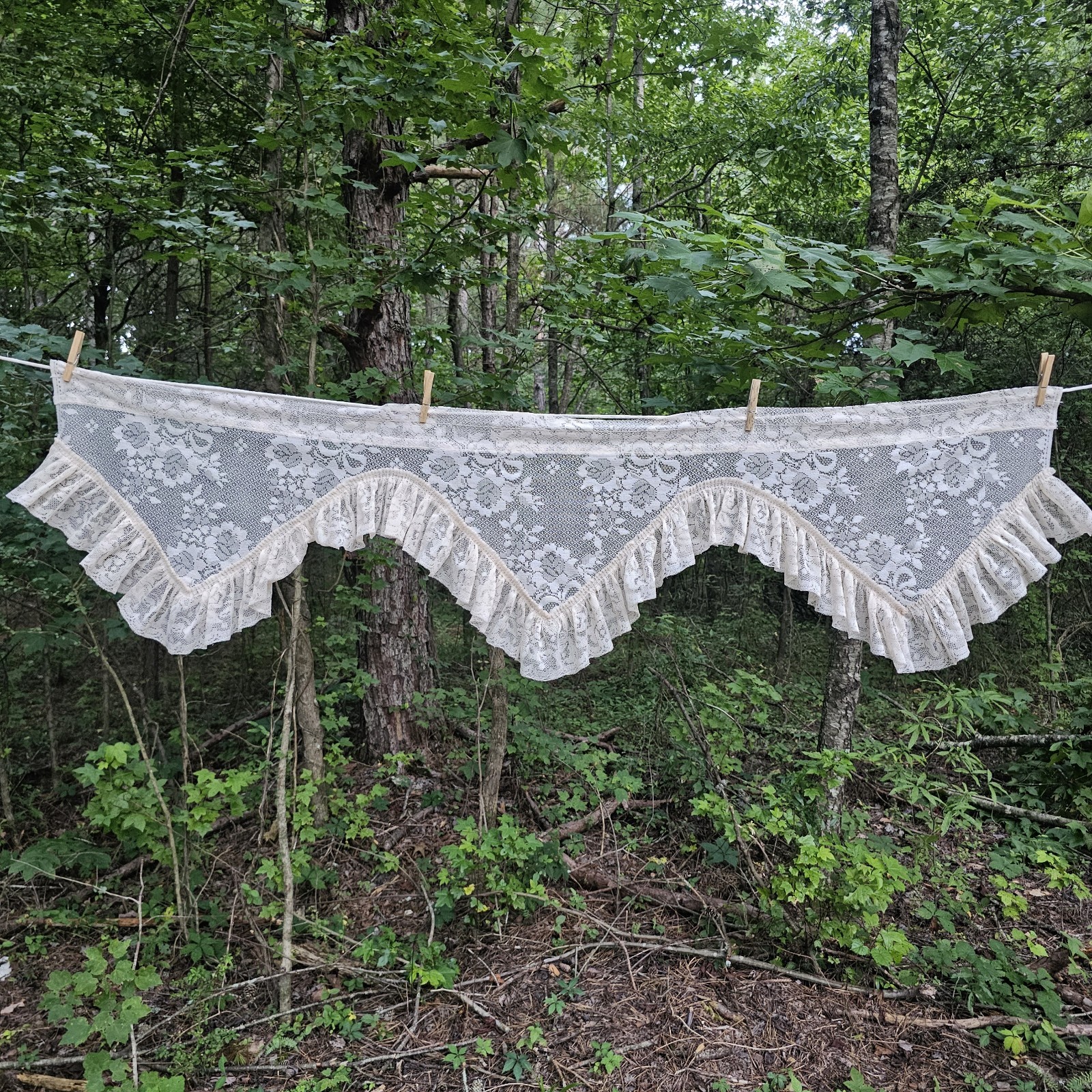 Vintage 1980s Ivory Lace Swag Valance Floral Ruffled Cottagecore 56″ x 16″