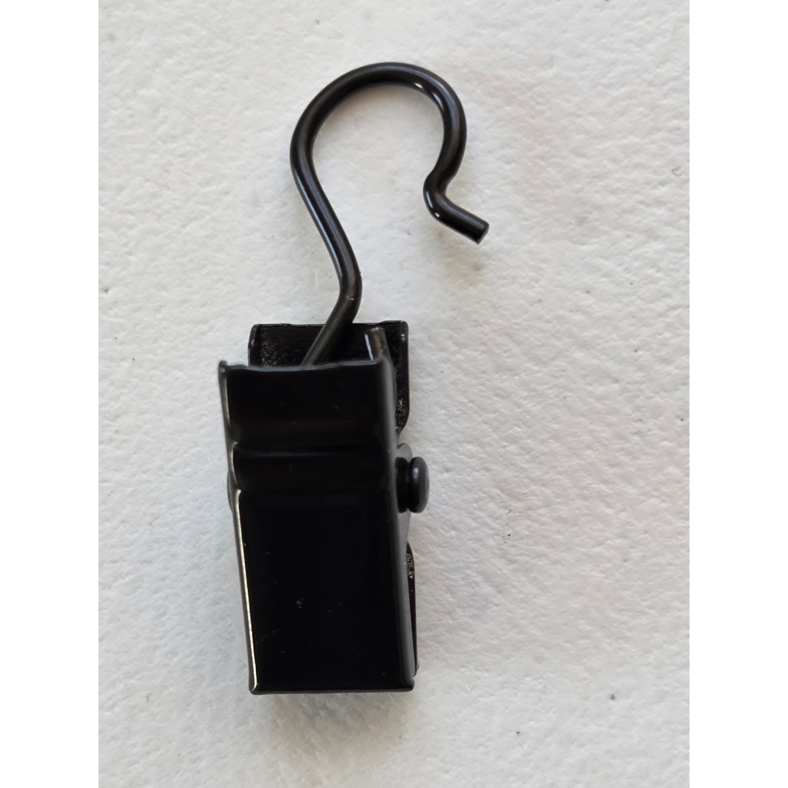 Lot of 39 Black Metal Curtain Clips With Hooks 1 3/8″