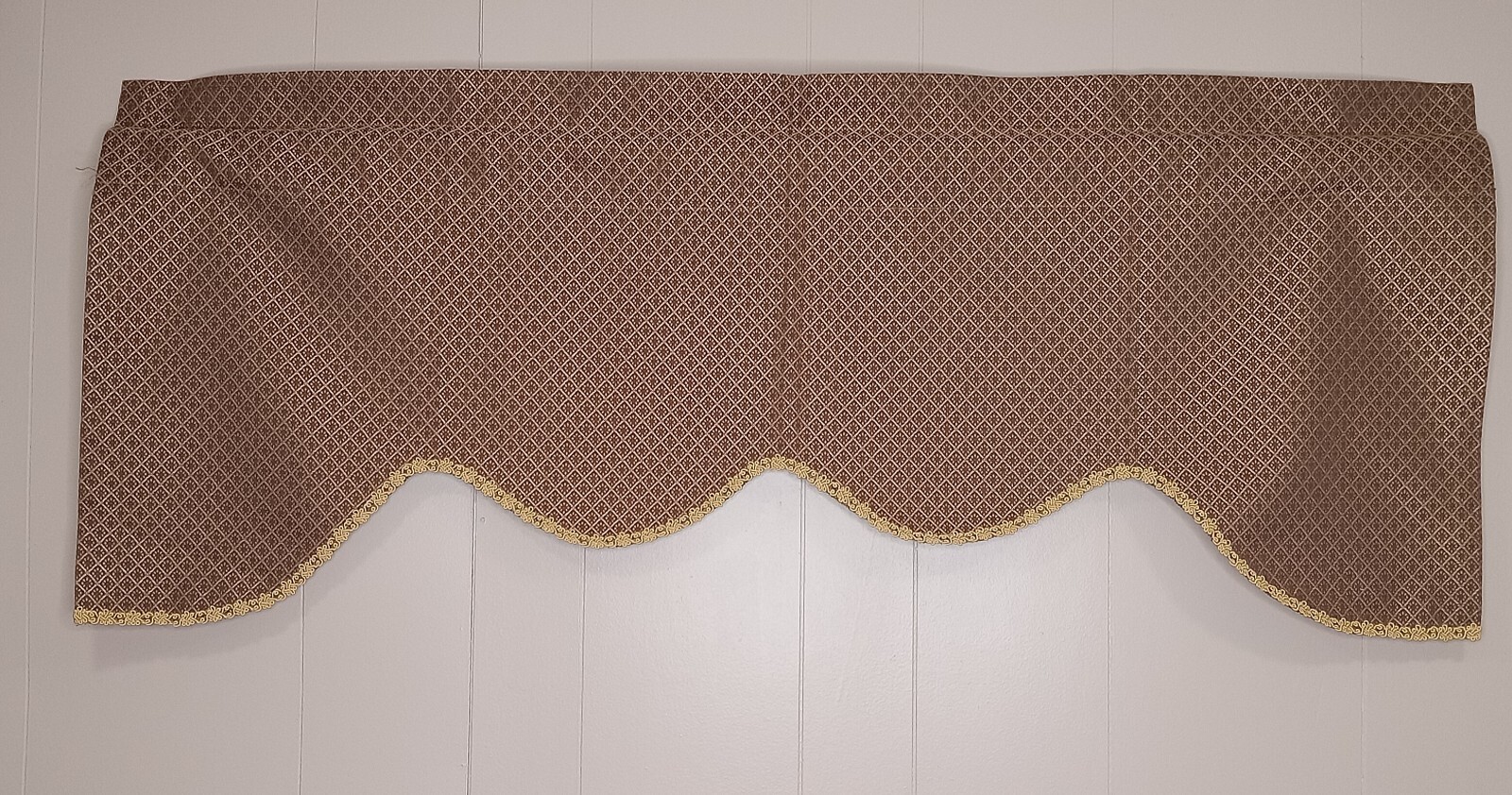 Country Curtains Brown Valence Diamond Pattern 20.5″ Tall, 49″ Wide