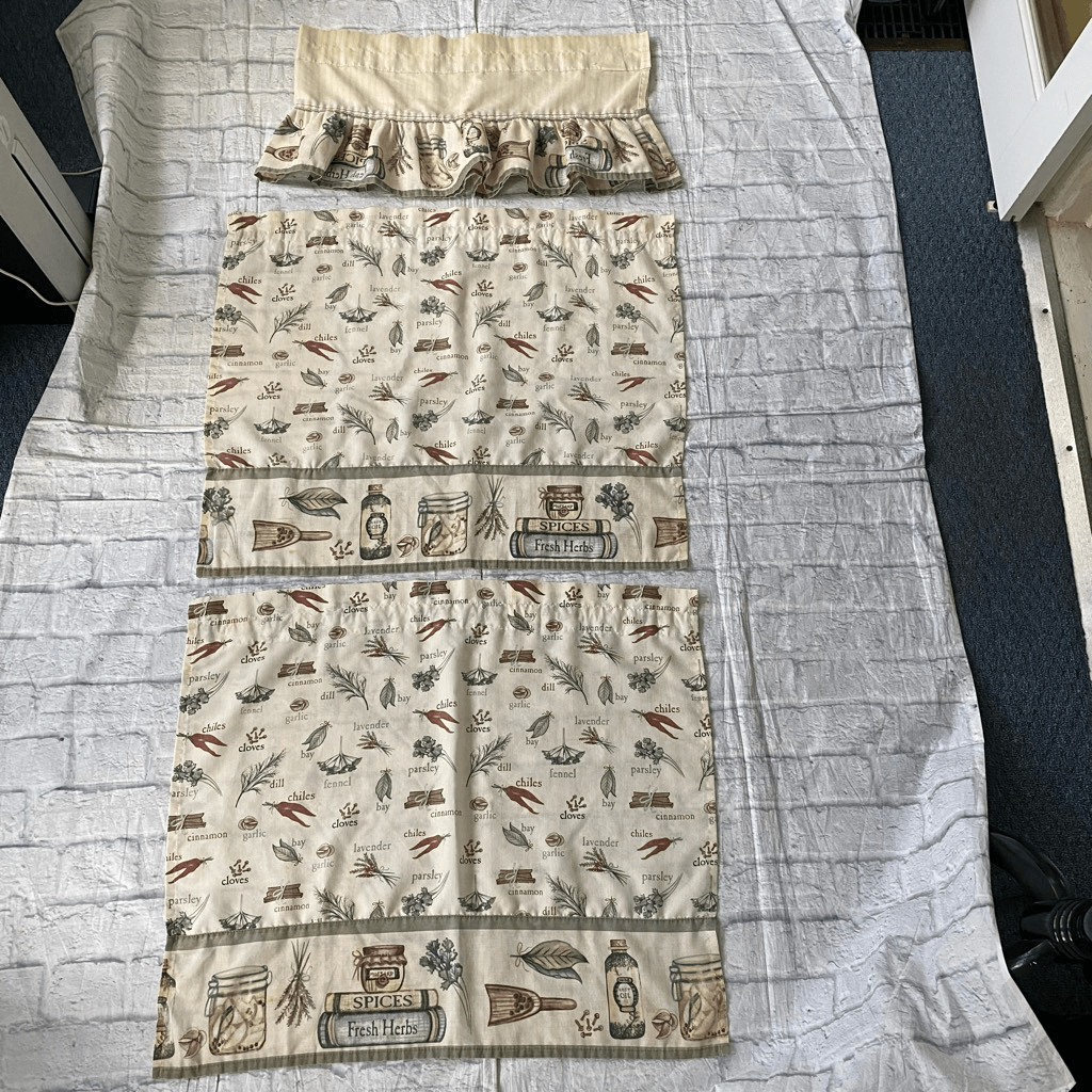 Herbs and spices 2 curtain panels 30”x25” and 1 valance 50”x13.5”