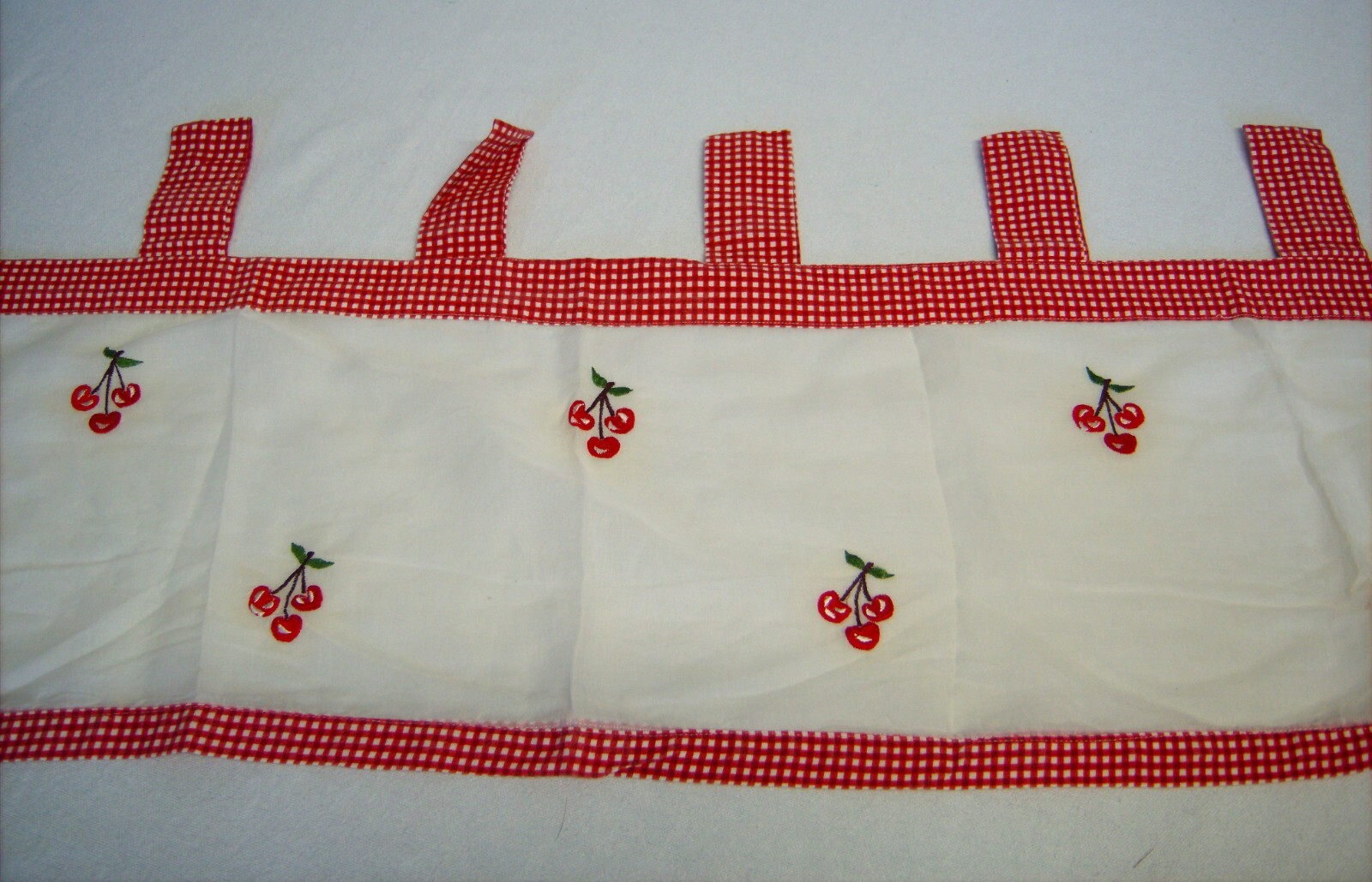 Vtg Elk Grove Village Cherry Embroidered Red & White Gingham Trim Valance 30×16″