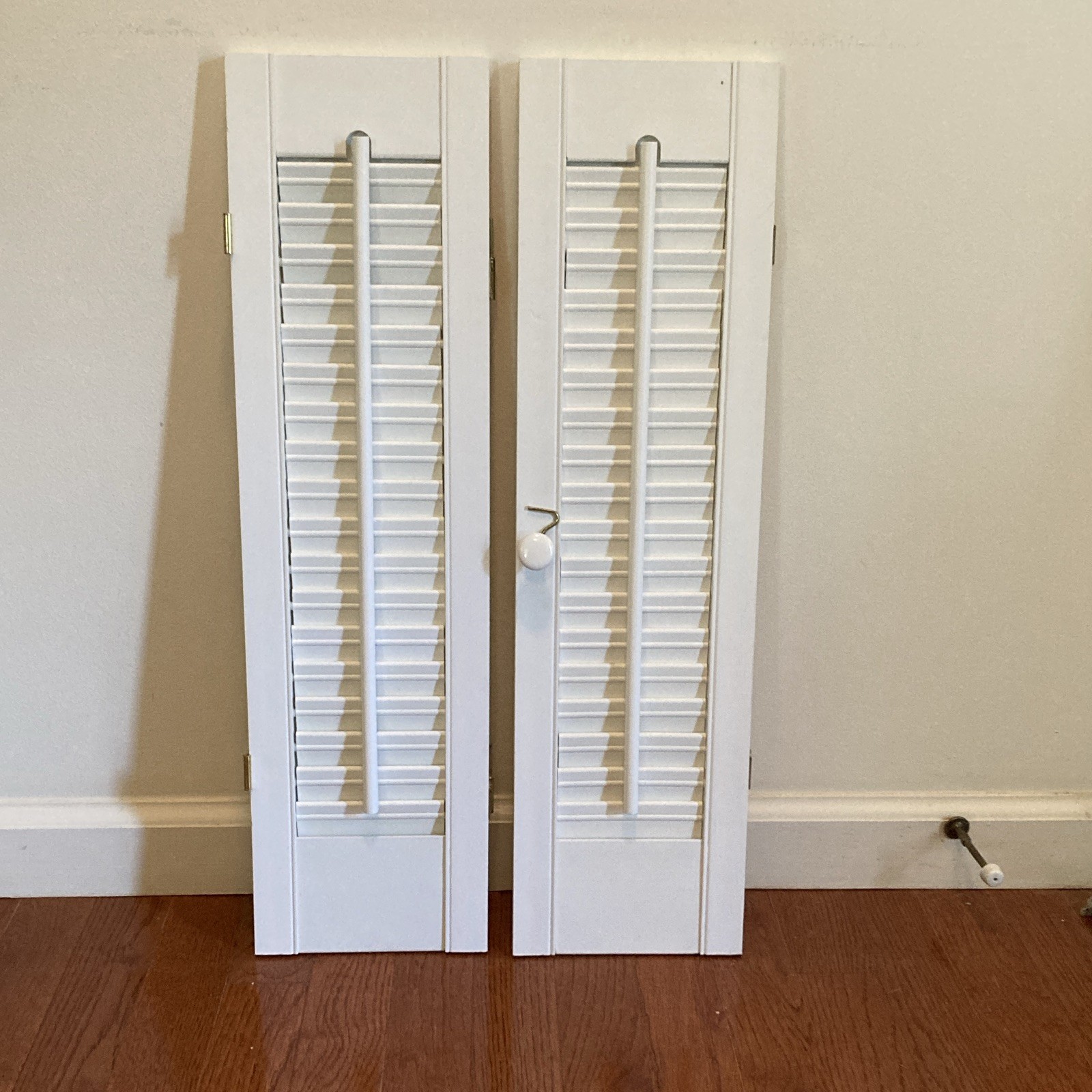 White Wood Full Height Shutter Pair (2 Panels) Visible Tilt Rod
