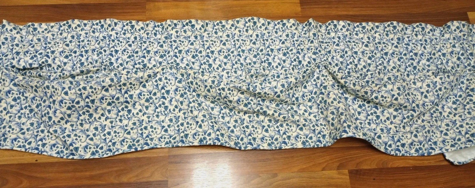 2) Vtg Waverly Blue & White Leaf & Vine Valances Cotton 80×20 Scallop Balloon