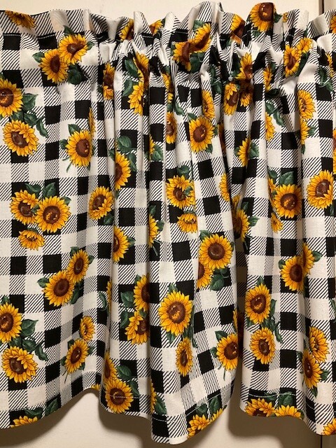 Handmade BLACK and White Plaid Sunflower Valance, 41 X 15 INCHES