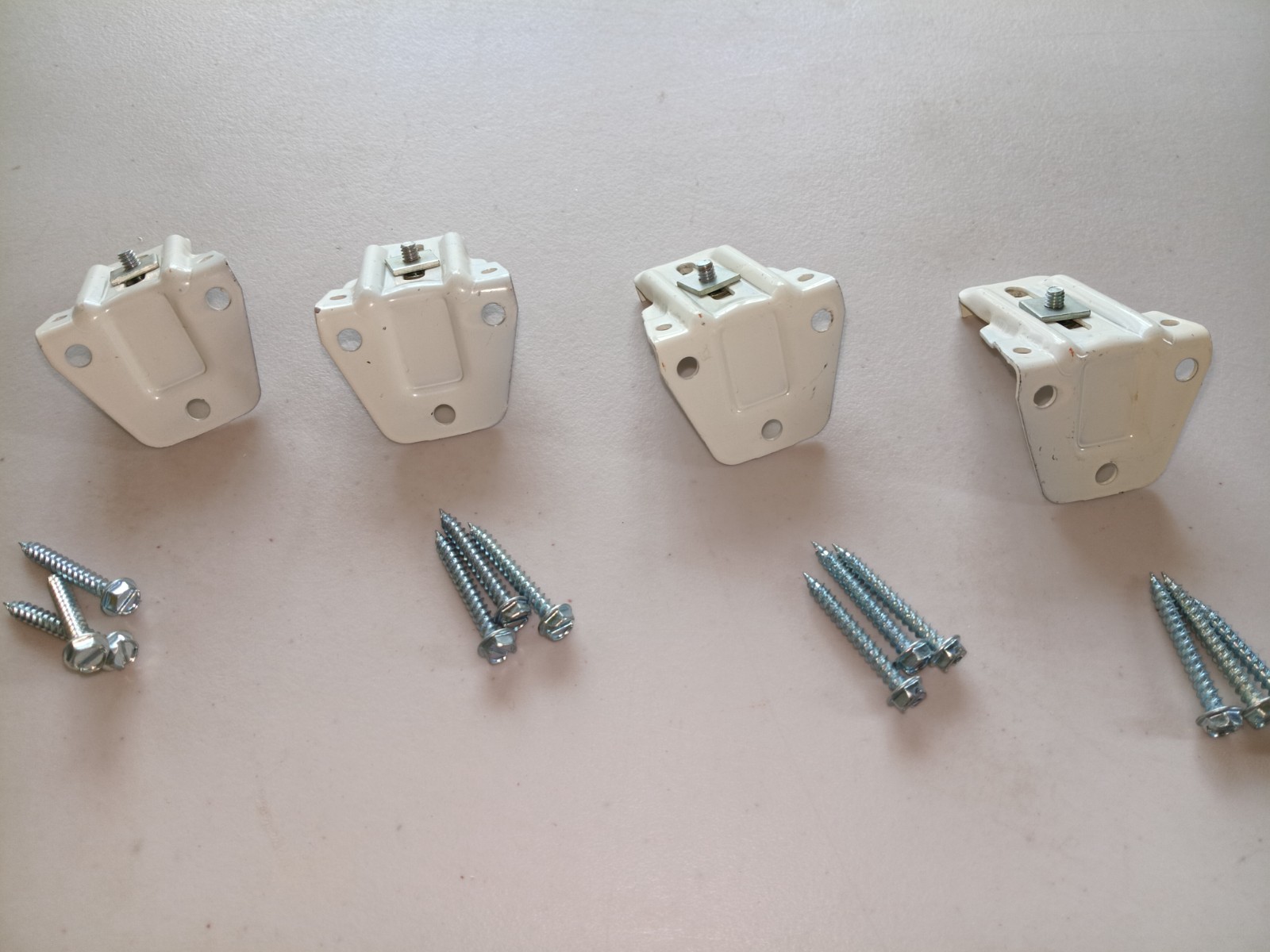 Vtg Kirsch superfine traverse rod (4) support brackets 3576.025 & screws. 514
