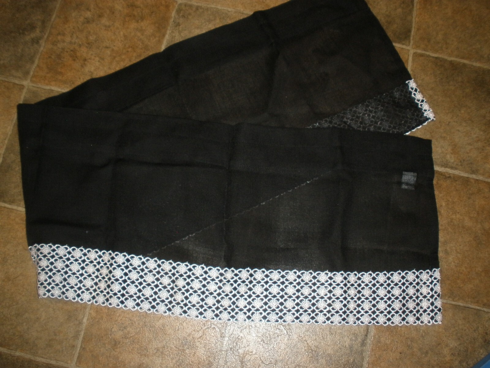 Black & White Lace Window Valance EUC 13″ x 60″ (SU83)