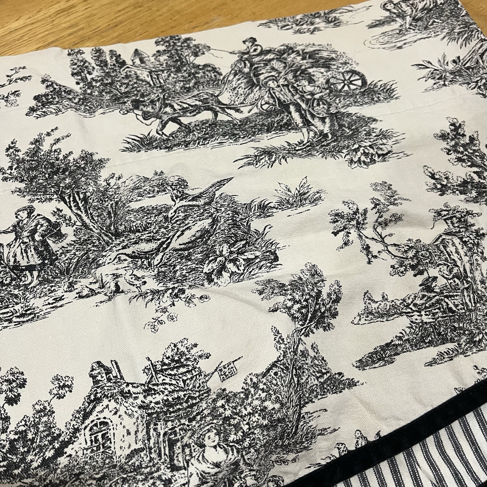 Waverly Garden Room Double Layer Ascot Valance Wellington Toile Black 58×19″