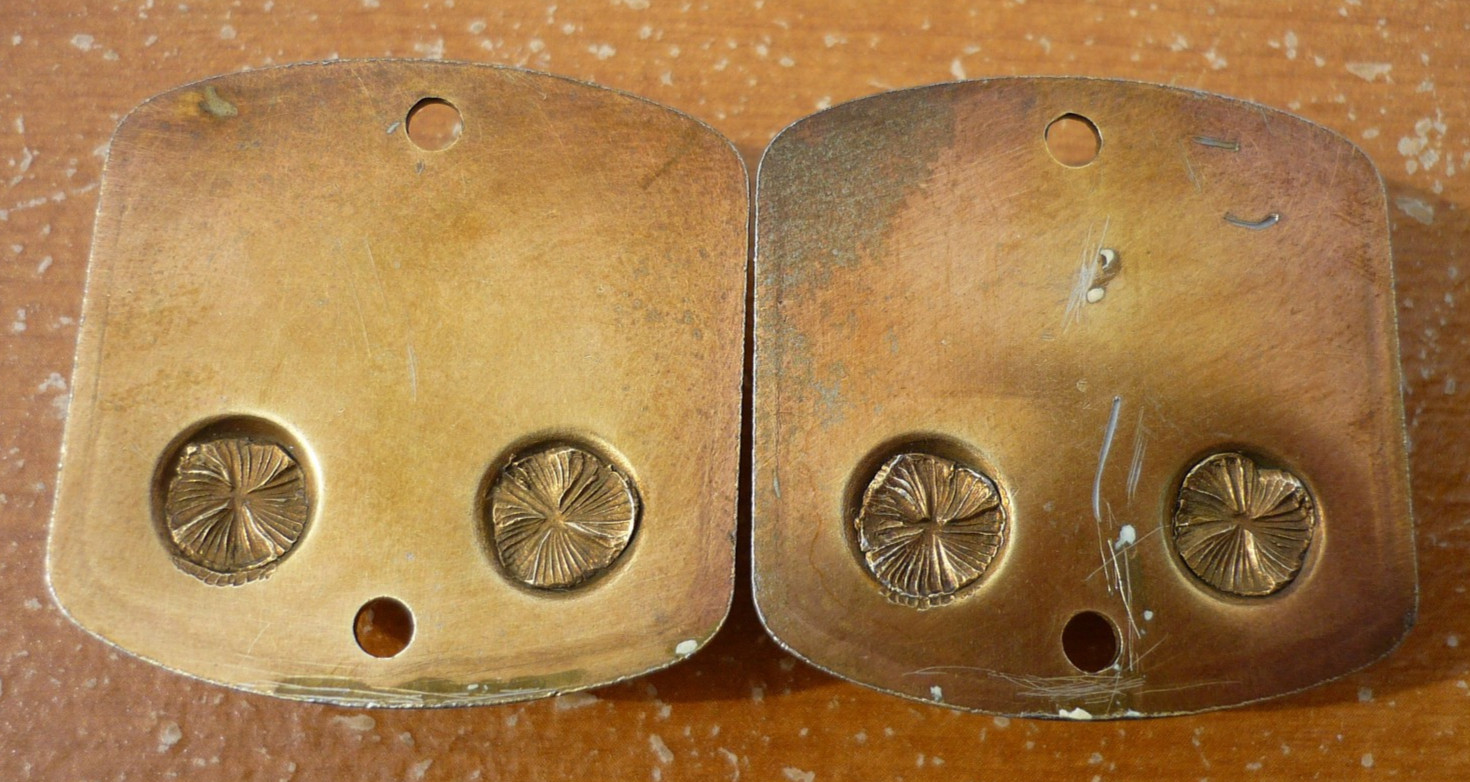 (2) Antique Brass Finish Round Sash Rod Cafe Brackets Outside Mount Slotted