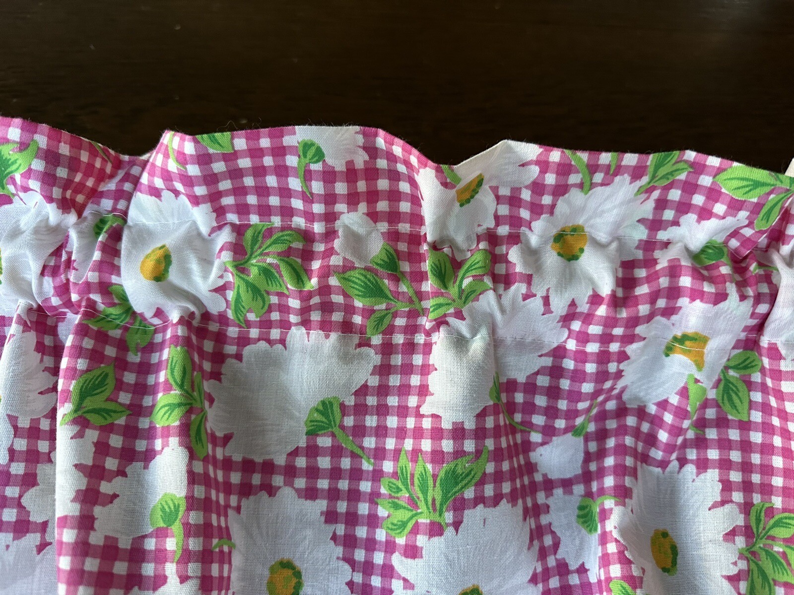White Daisy Valance On A Pink Checked Background. New Handmade