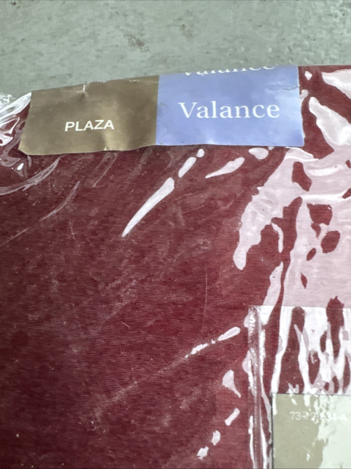 Royal Velvet Plaza Waterfall Grommet Valance Traditional Red 18 x 20″ NEW