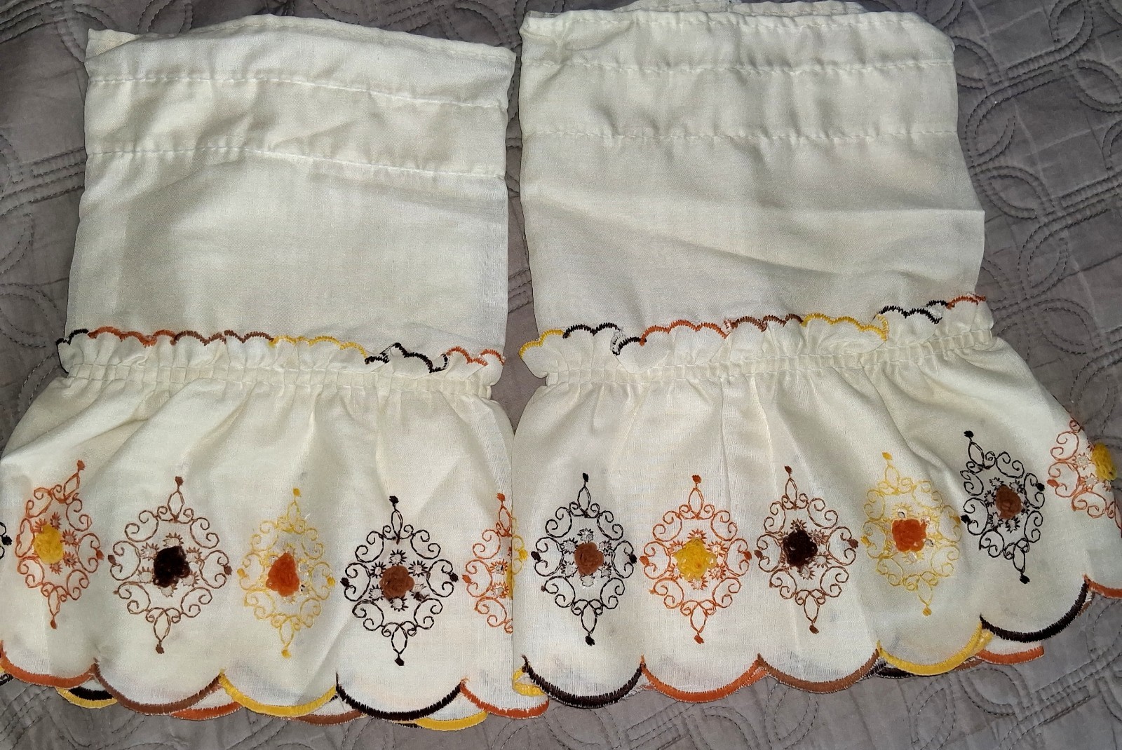 (2) Vintage Embroidered Scalloped Ruffled Valance Ivory 11″x54″ Polyester Blend