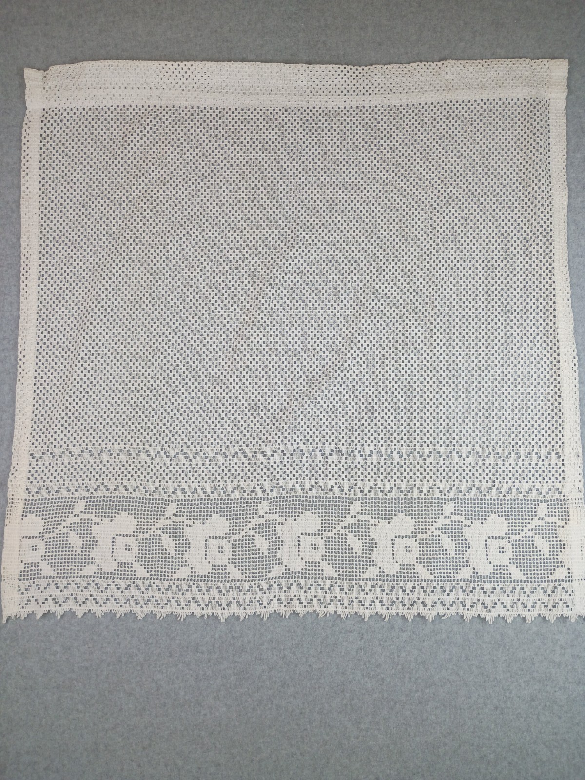 VTG JC Penny Café Curtains, Lace with Floral Edge, 31″ Long, 2 Panels