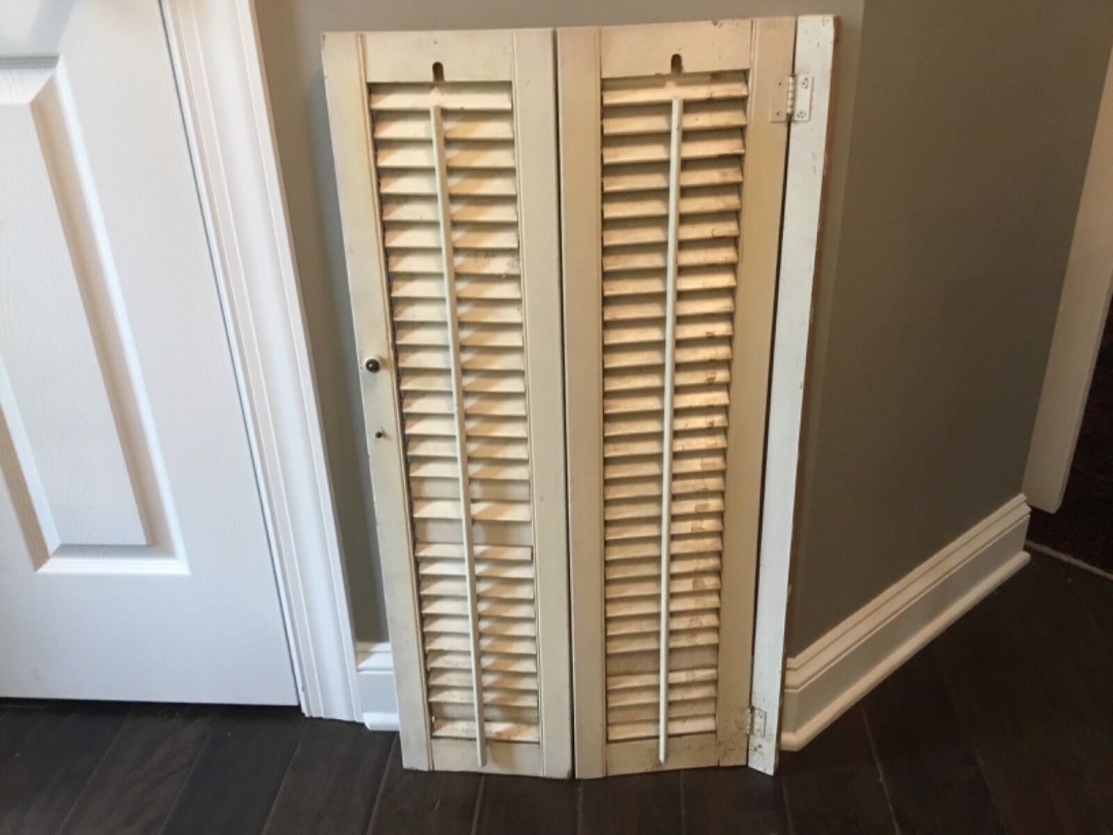 Vtg WINDOW SHUTTER Wooden interior LOUVER Plantation 33.75 Wx 18”T Chippy shabby