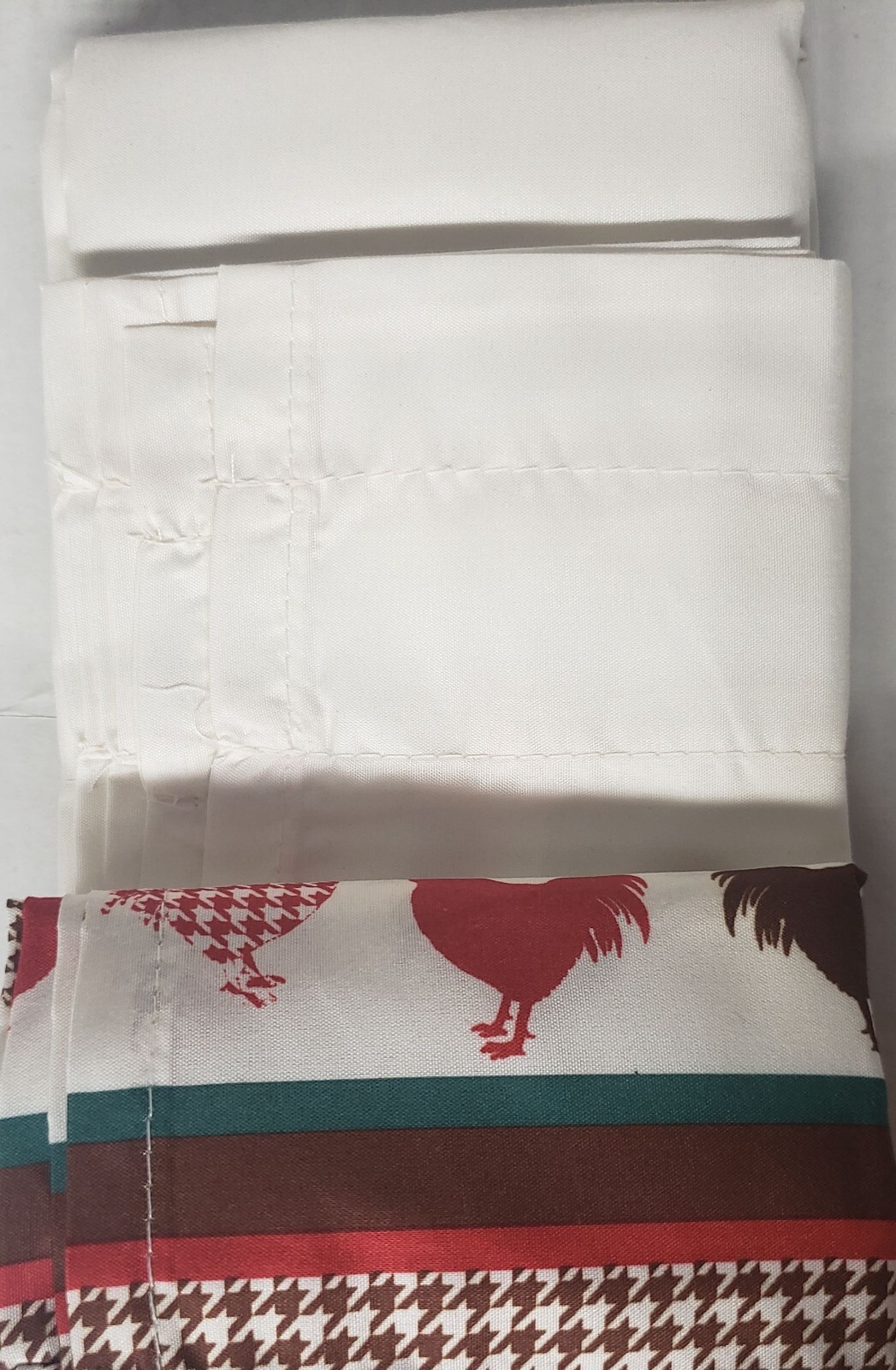 3pc. Rod Pocket Curtains Set(2 Tiers & Valance 60″x14″)DIFFERENT ROOSTERS,C13,MB