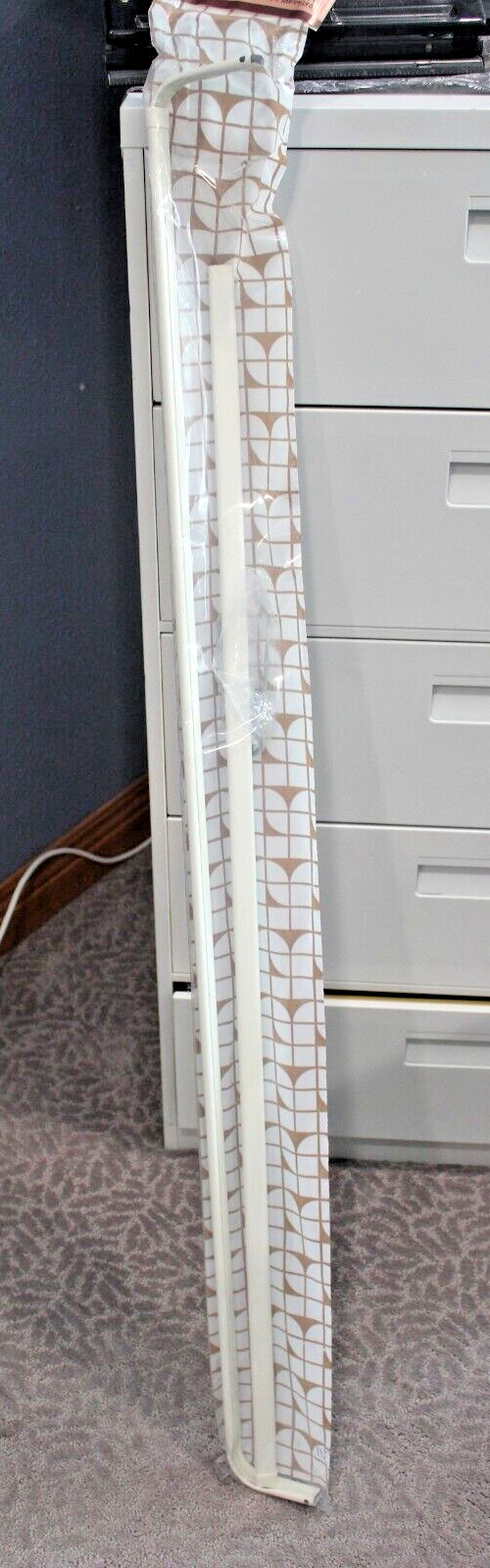 Graber- 3 1/2″ Projection Single Lock Seam Curtain Rod (White)