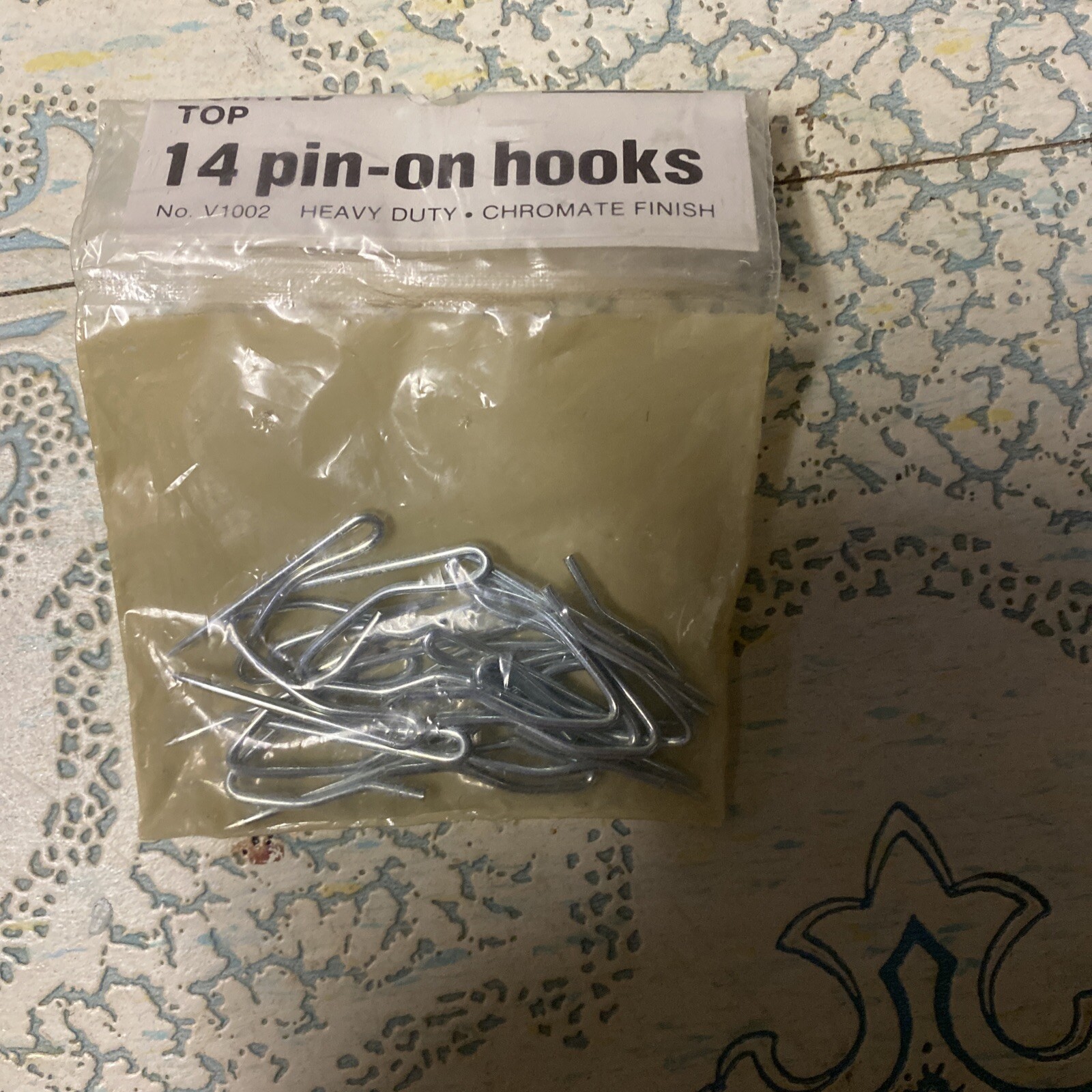 14 Pack Pointed Top Curtain Hooks