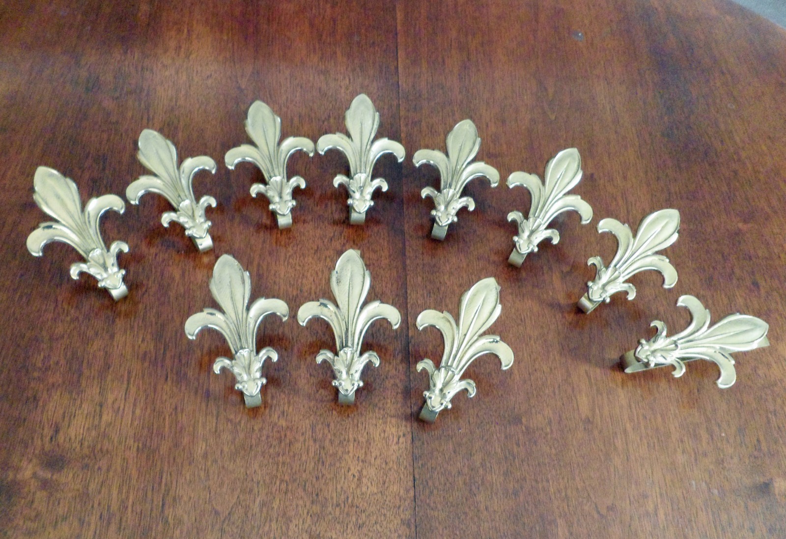 EHI LOT OF 11 VTG GORGEOUS SOLID BRASS FLEUR DE LIS DRAPERY CURTAIN HOLDBACKS