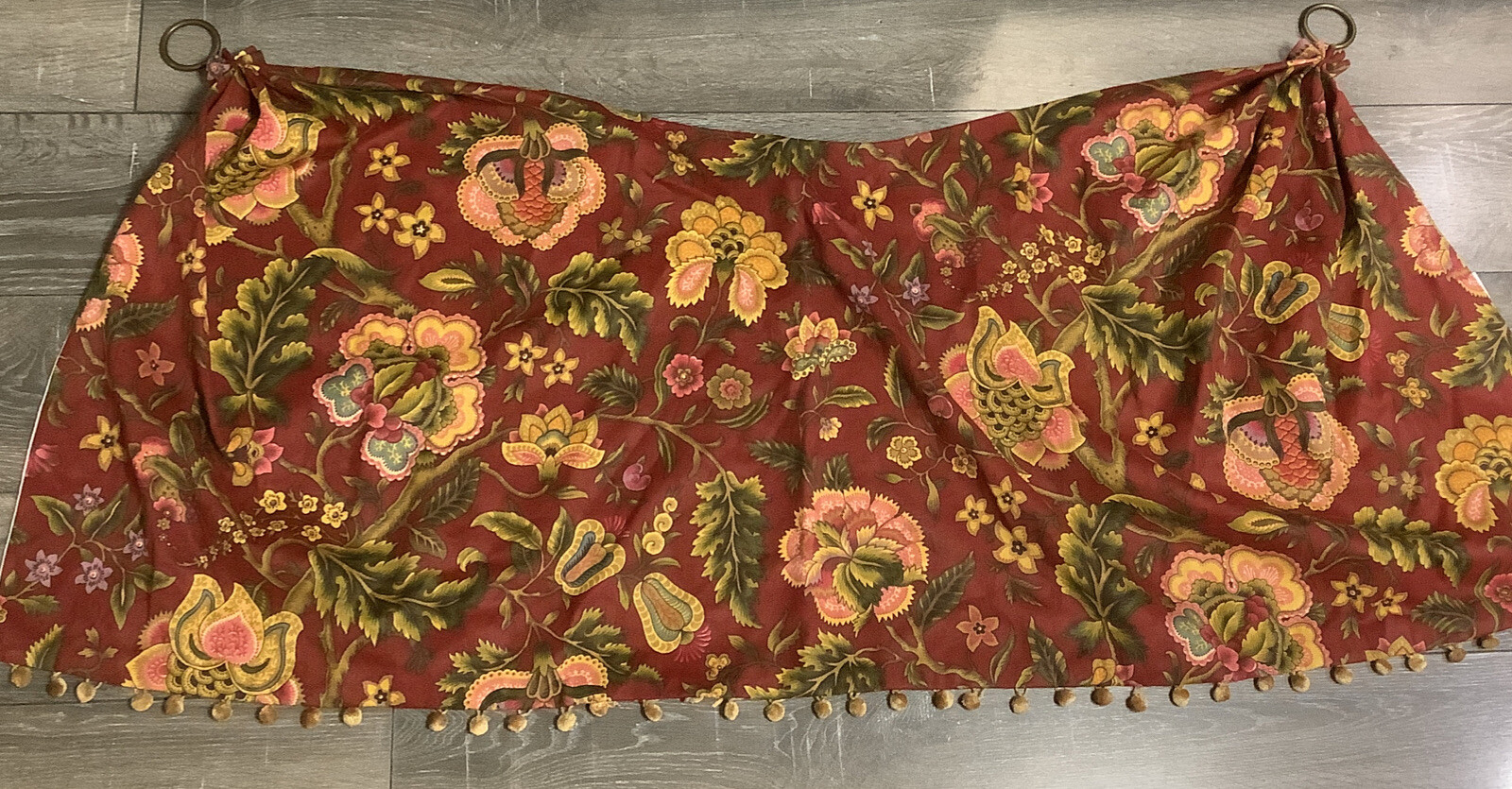 (1) Waverly~”IMPERIAL DRESS”~Burgandy Floral~2 Rings/Drape~Lined Valance~39 X 19