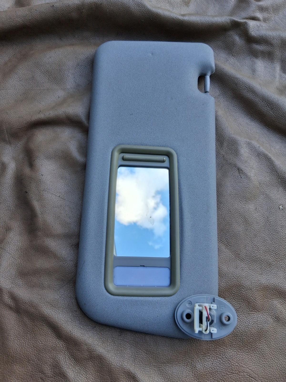 Right Passenger Side Sun Visor with RAV4 2004-2005 Right Passenger Side W/light
