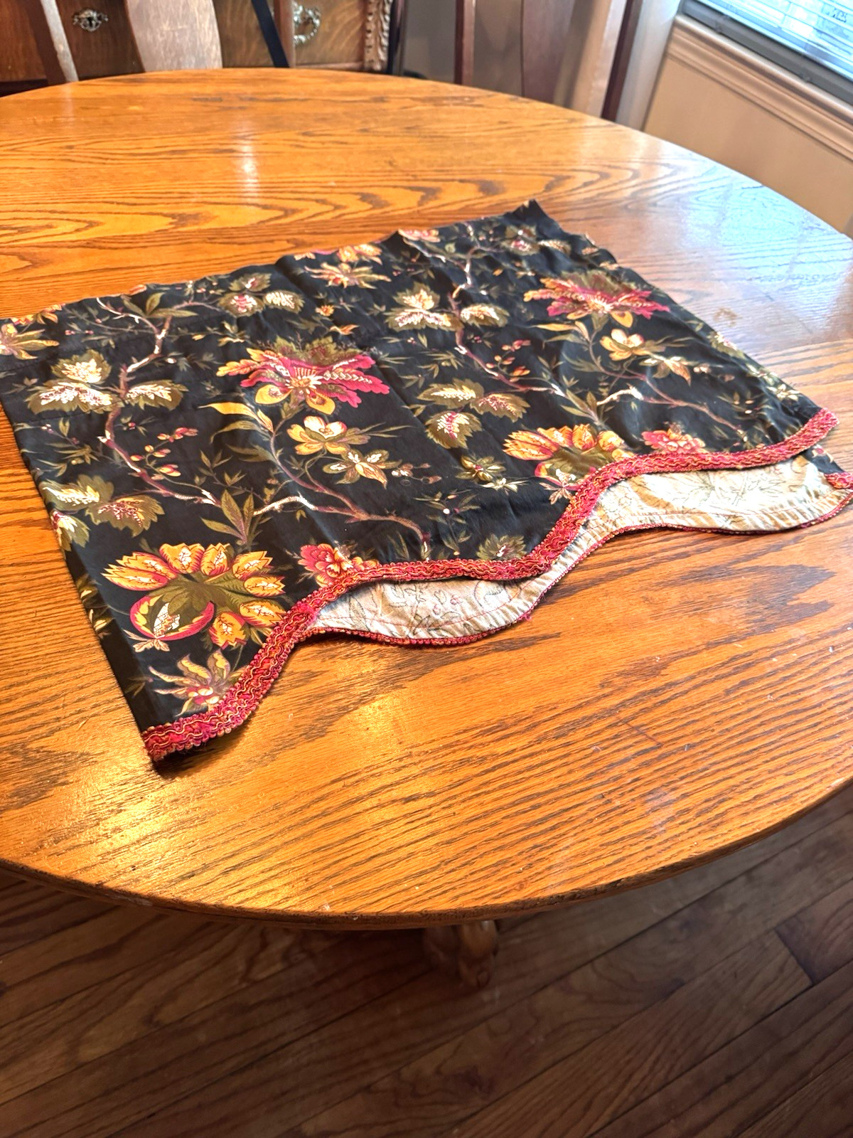 Waverly Felicite Noir Scallop Pocket Valance Cotton Black Floral 48X18 Unlined